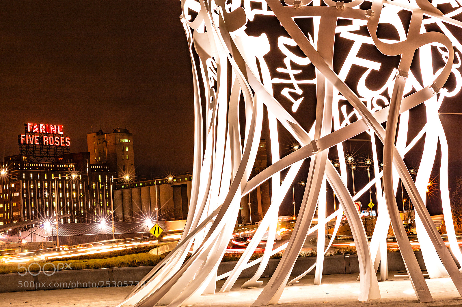 Canon EOS 5D Mark IV sample photo. Yulnited. downtown montreal by photography