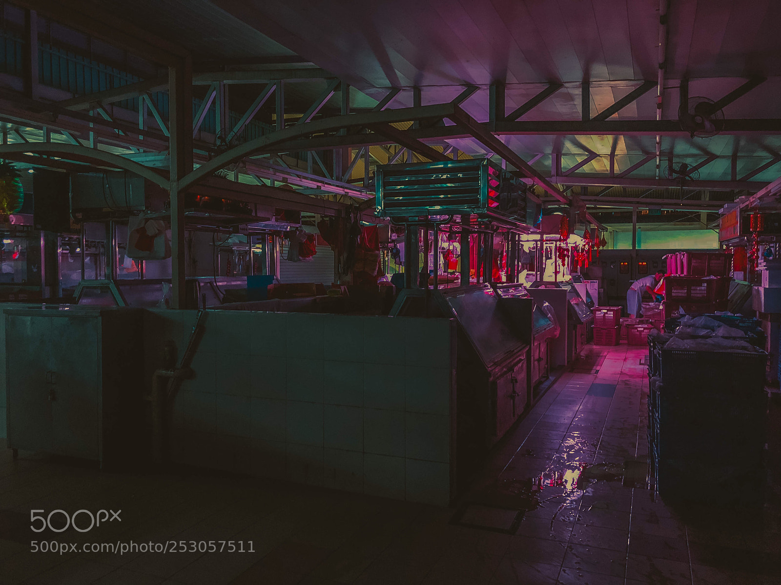 Apple iPhone 8 Plus sample photo. Eerie market photography