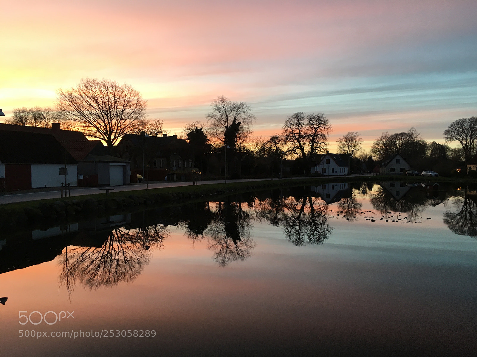 Apple iPhone SE sample photo. Sunset in small village photography