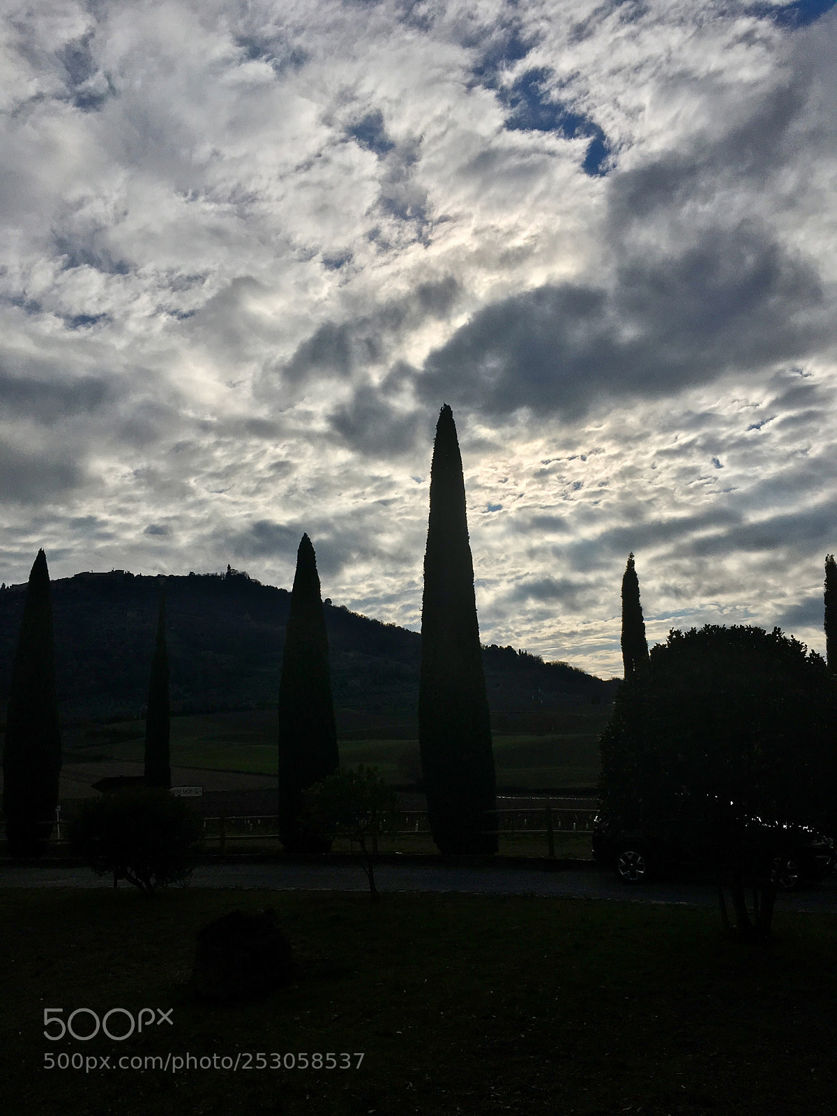 Apple iPhone SE sample photo. Cielo sopra montalcino photography