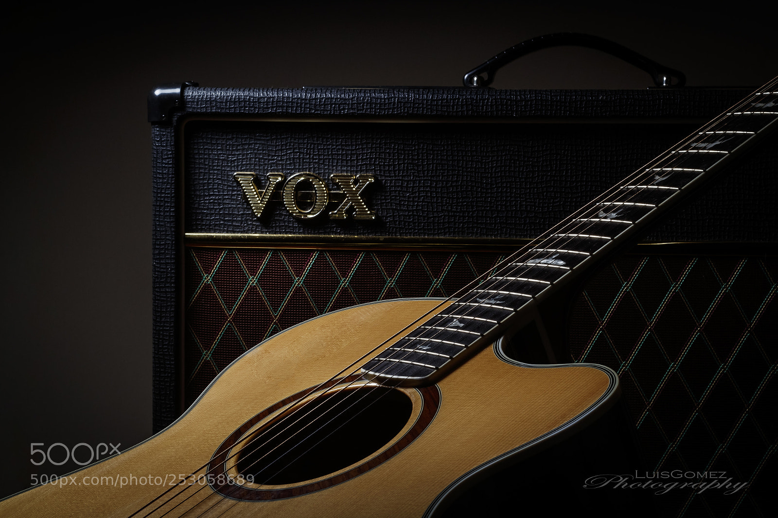Canon EOS 1300D (EOS Rebel T6 / EOS Kiss X80) sample photo. While my guitar gently photography