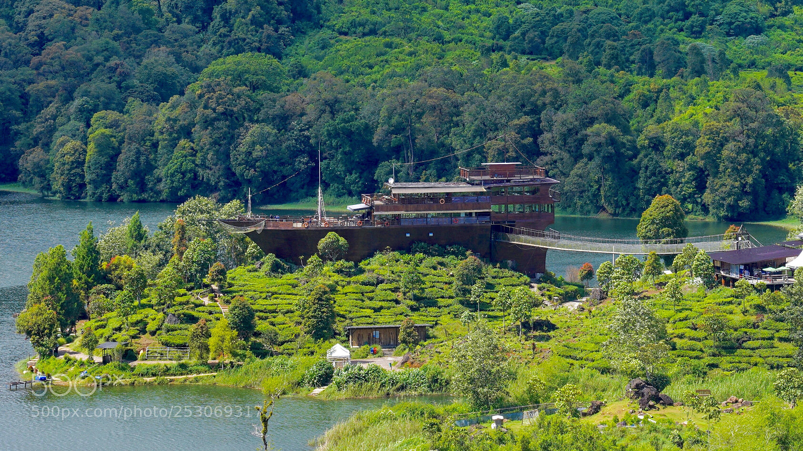 Sony a7R III sample photo. Boat on the mainland  photography