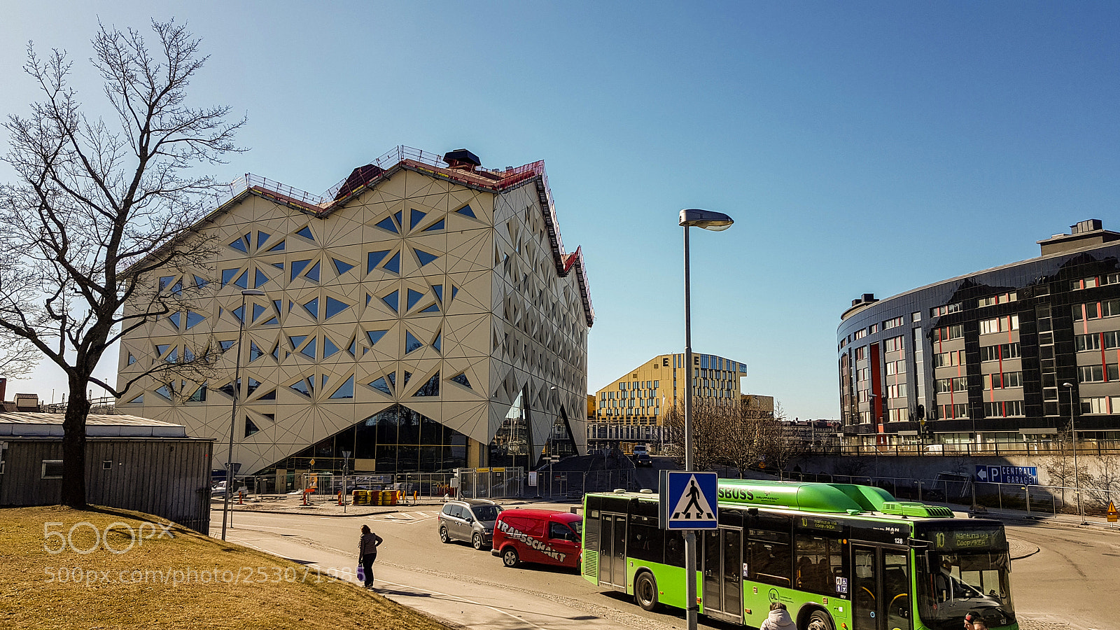 Samsung Galaxy S8 sample photo. Three odd buildings and photography