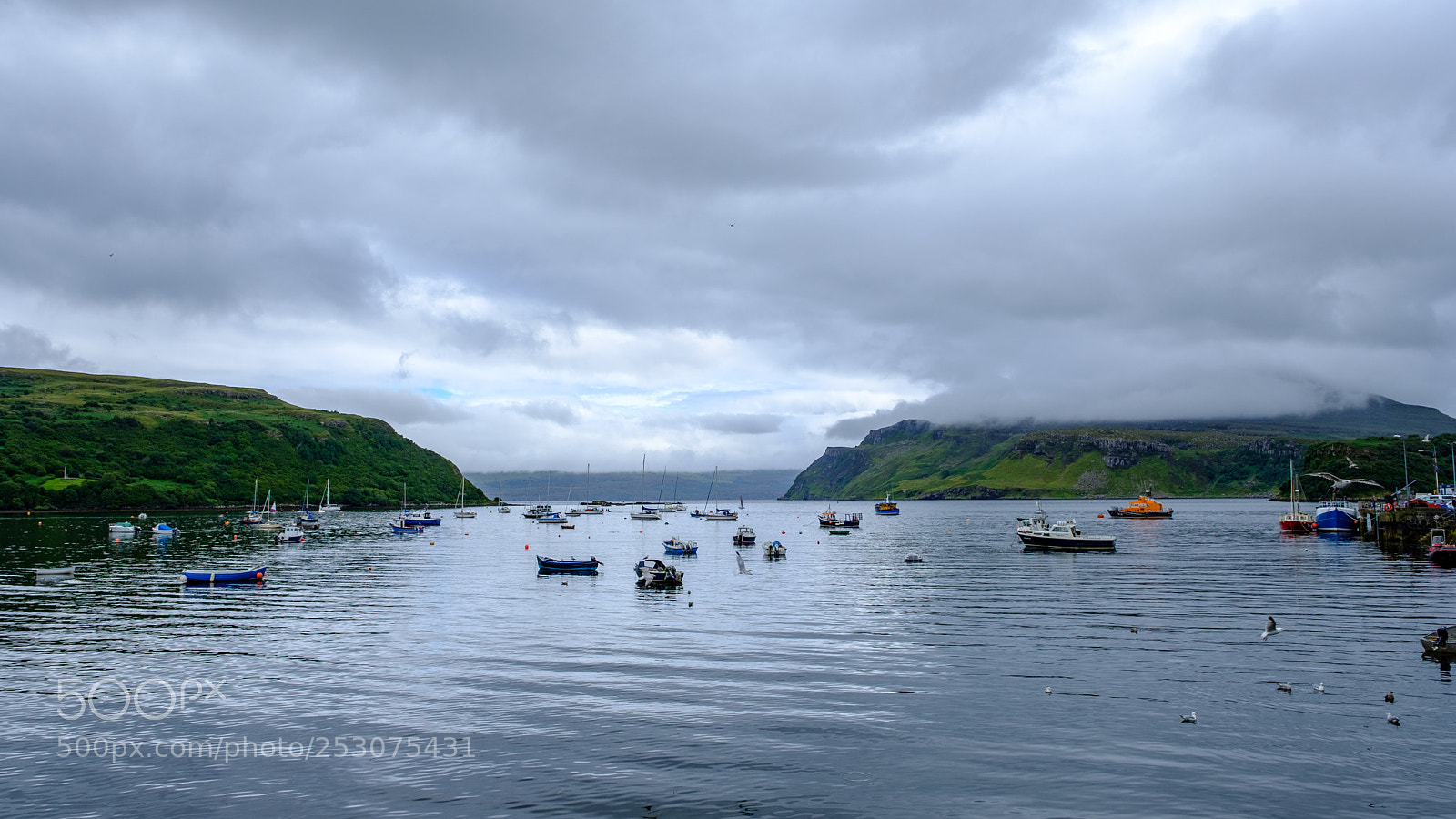 Fujifilm X-T2 sample photo. Portree harbour photography