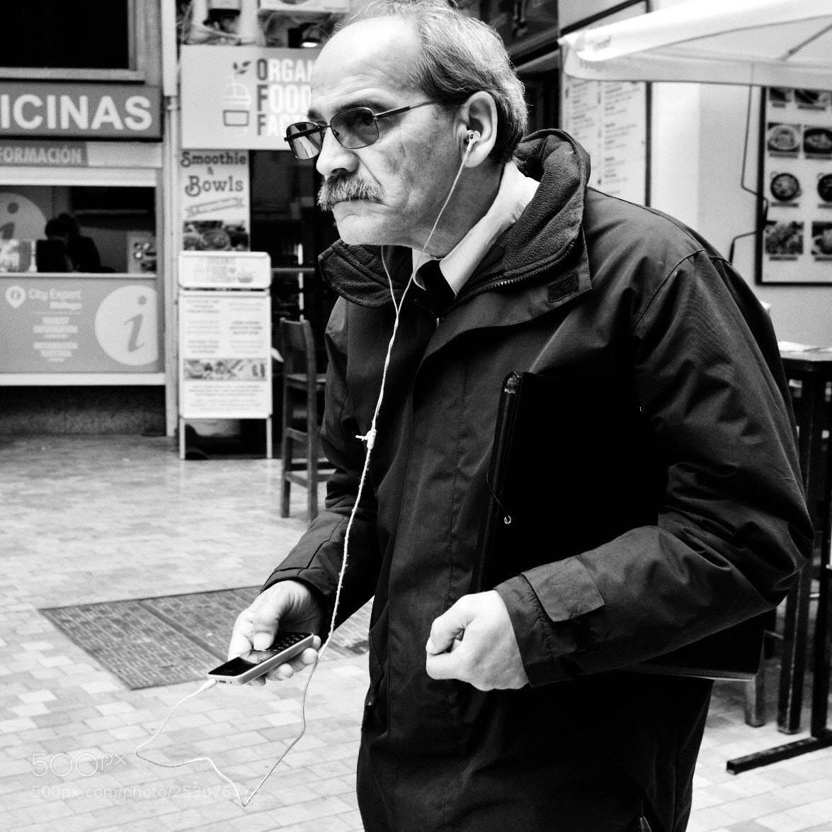 Fujifilm X100F sample photo. Listening photography