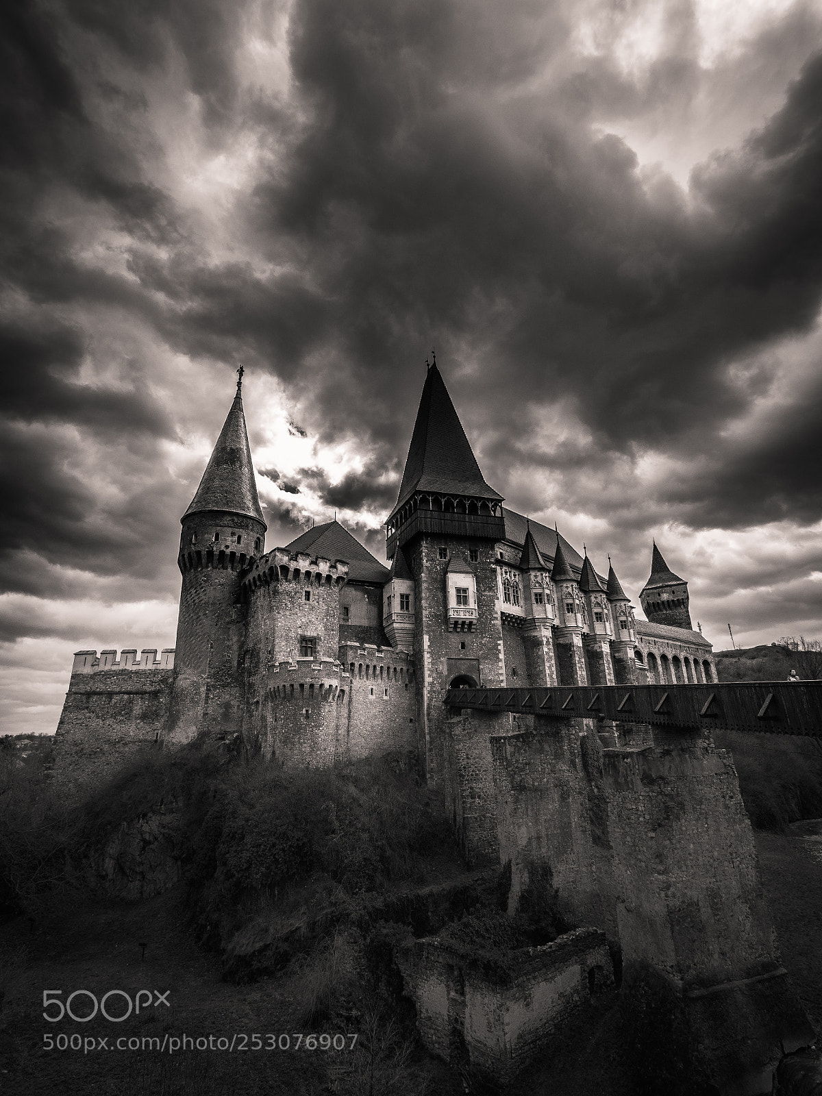 Olympus OM-D E-M1 sample photo. Corvin castle photography