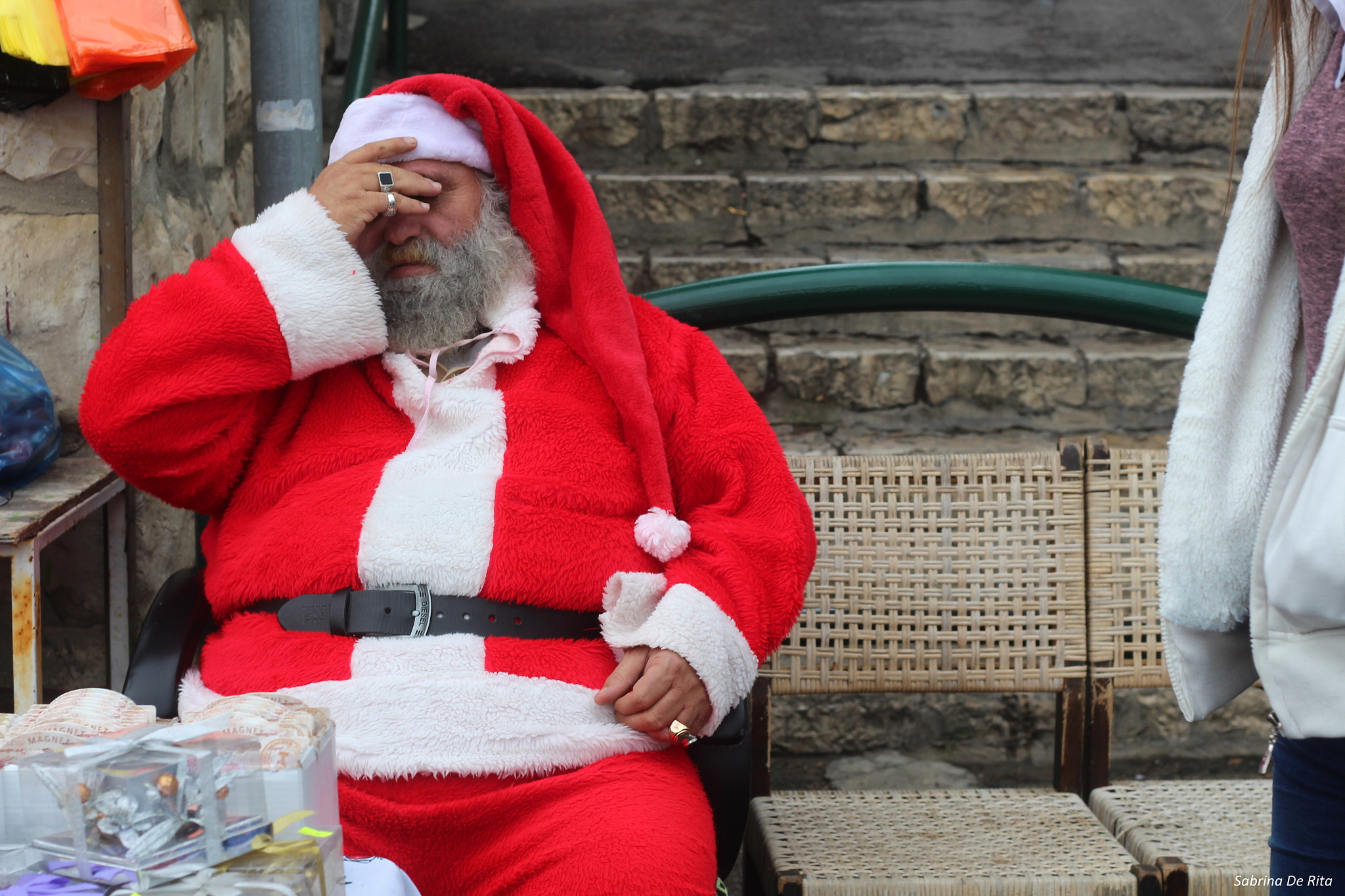 Canon EOS 700D (EOS Rebel T5i / EOS Kiss X7i) + Canon EF 50mm F1.8 II sample photo. Santa claus photography