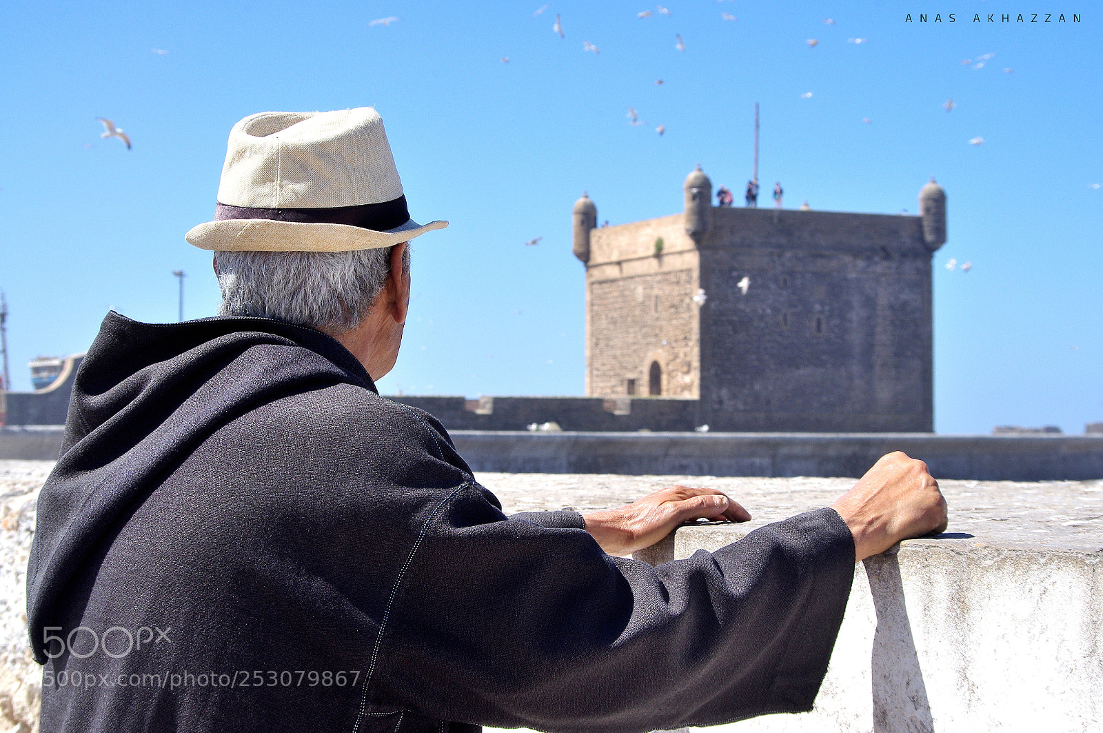 Pentax K-r sample photo. History of a men photography