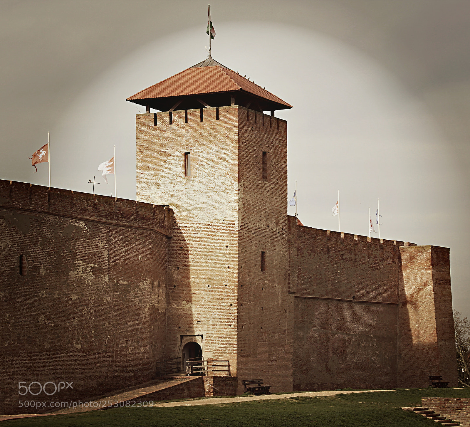 Canon EOS 1300D (EOS Rebel T6 / EOS Kiss X80) sample photo. Castle of gyula photography
