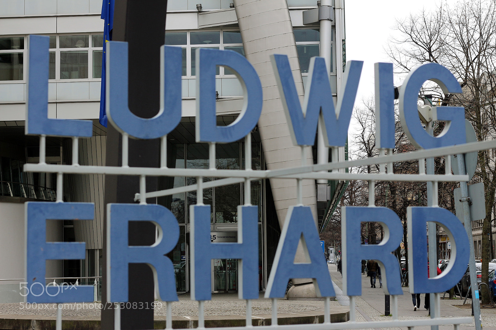Canon EOS 700D (EOS Rebel T5i / EOS Kiss X7i) sample photo. Ludwig-erhard-haus photography
