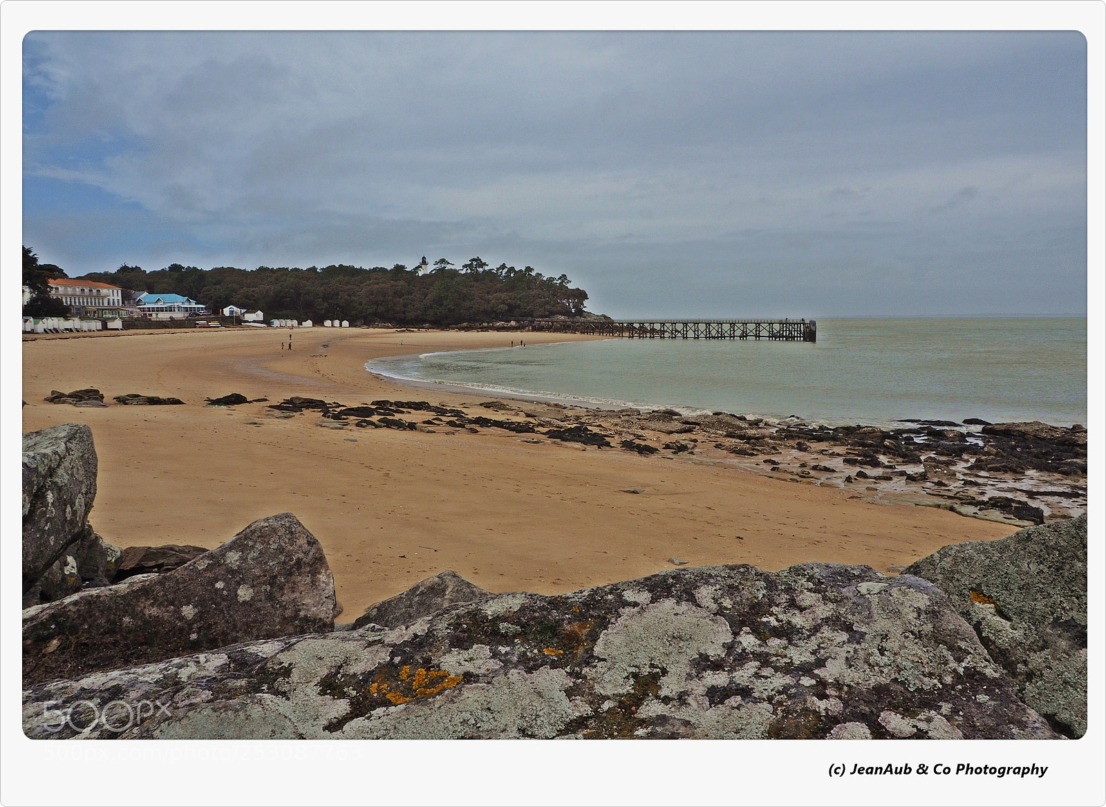 Olympus OM-D E-M5 II sample photo. La plage des dames photography