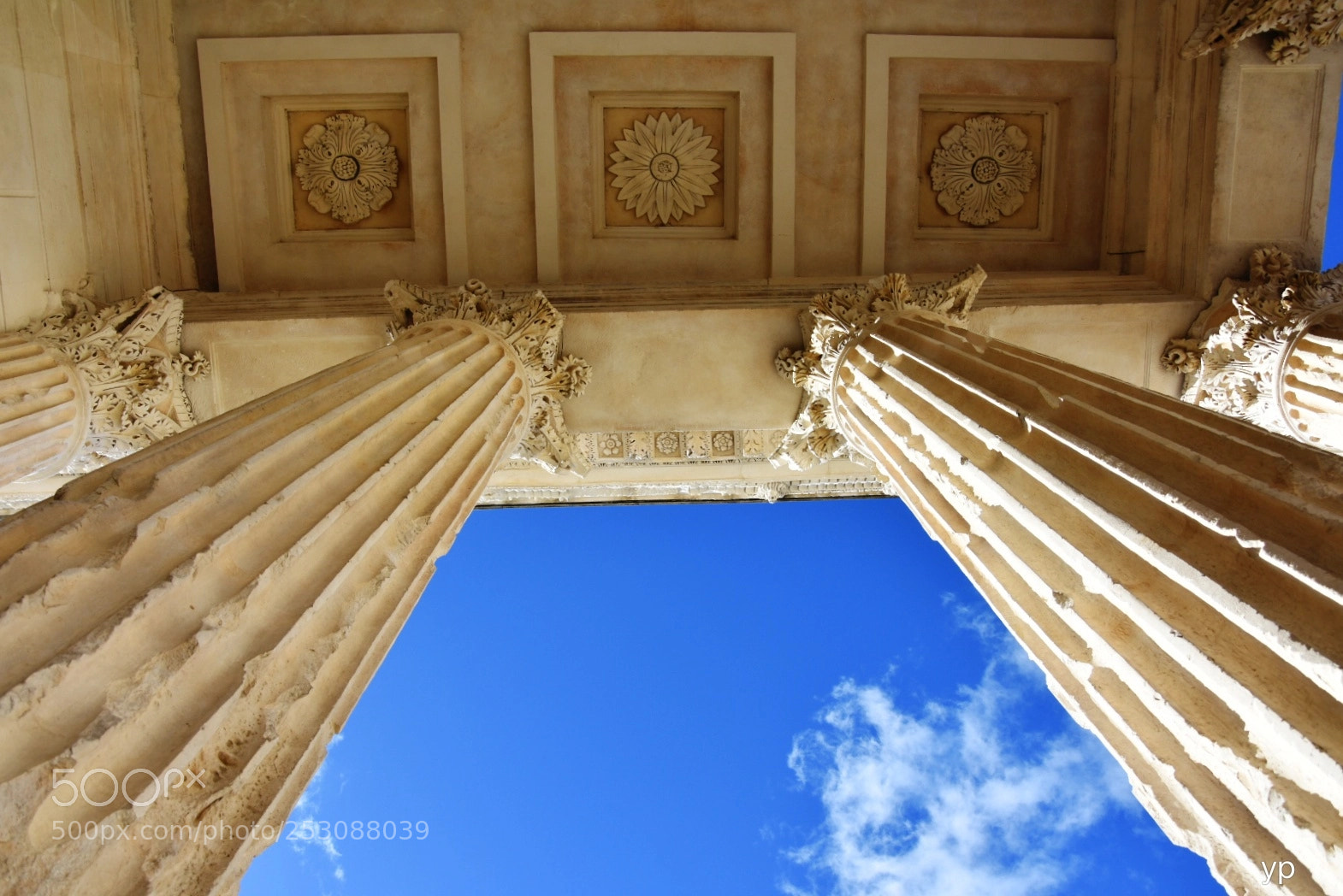 Nikon D3400 sample photo. Maison carrée photography
