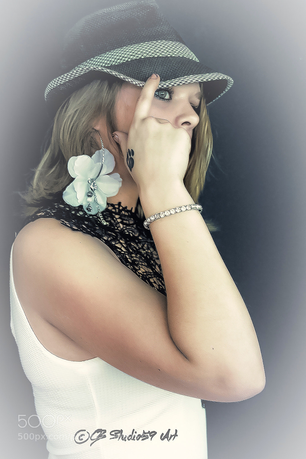 Canon EOS 700D (EOS Rebel T5i / EOS Kiss X7i) sample photo. ''elegant and chic'' model photography
