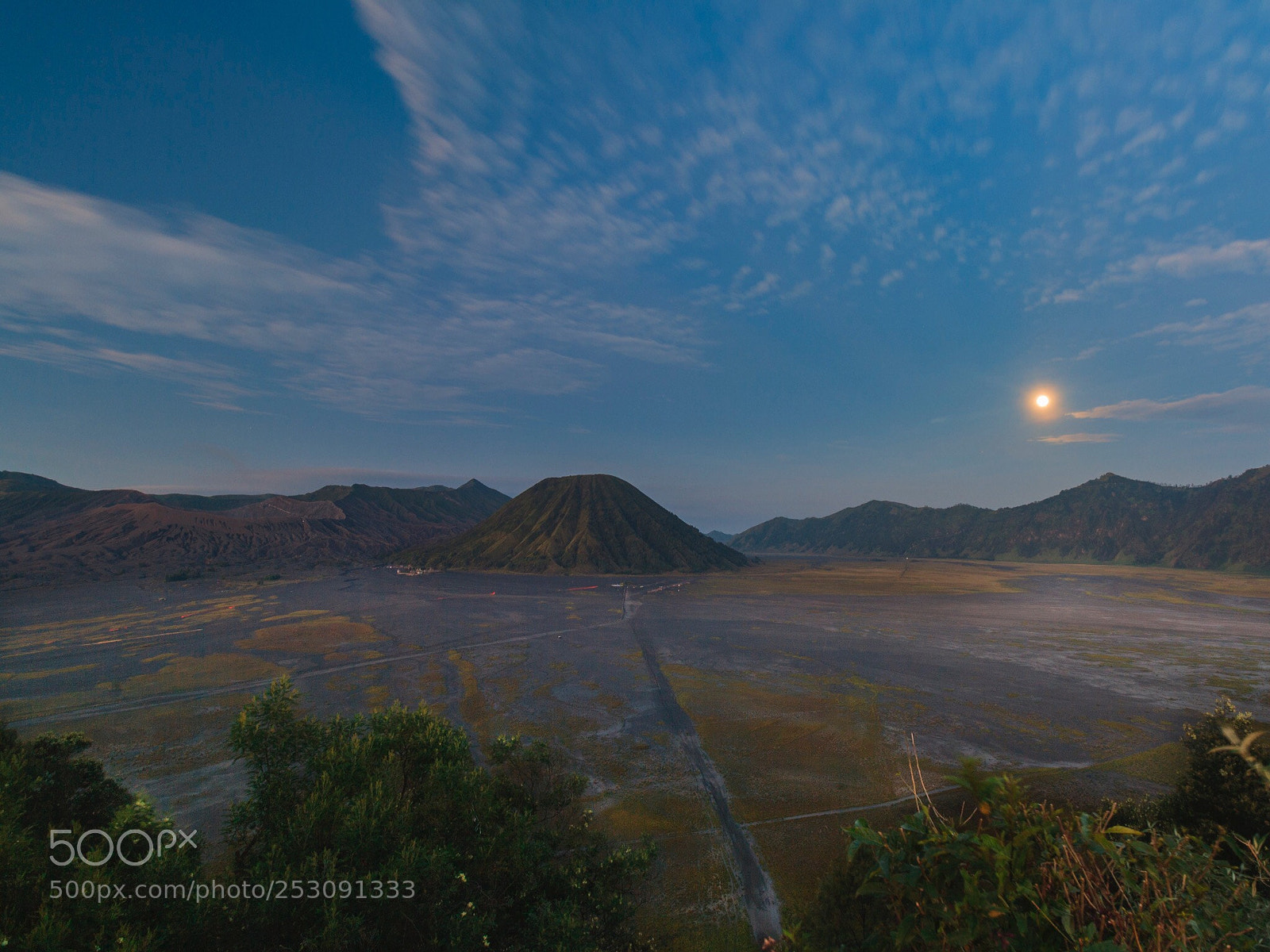 Canon EOS 1000D (EOS Digital Rebel XS / EOS Kiss F) sample photo. Bromo under the moon photography