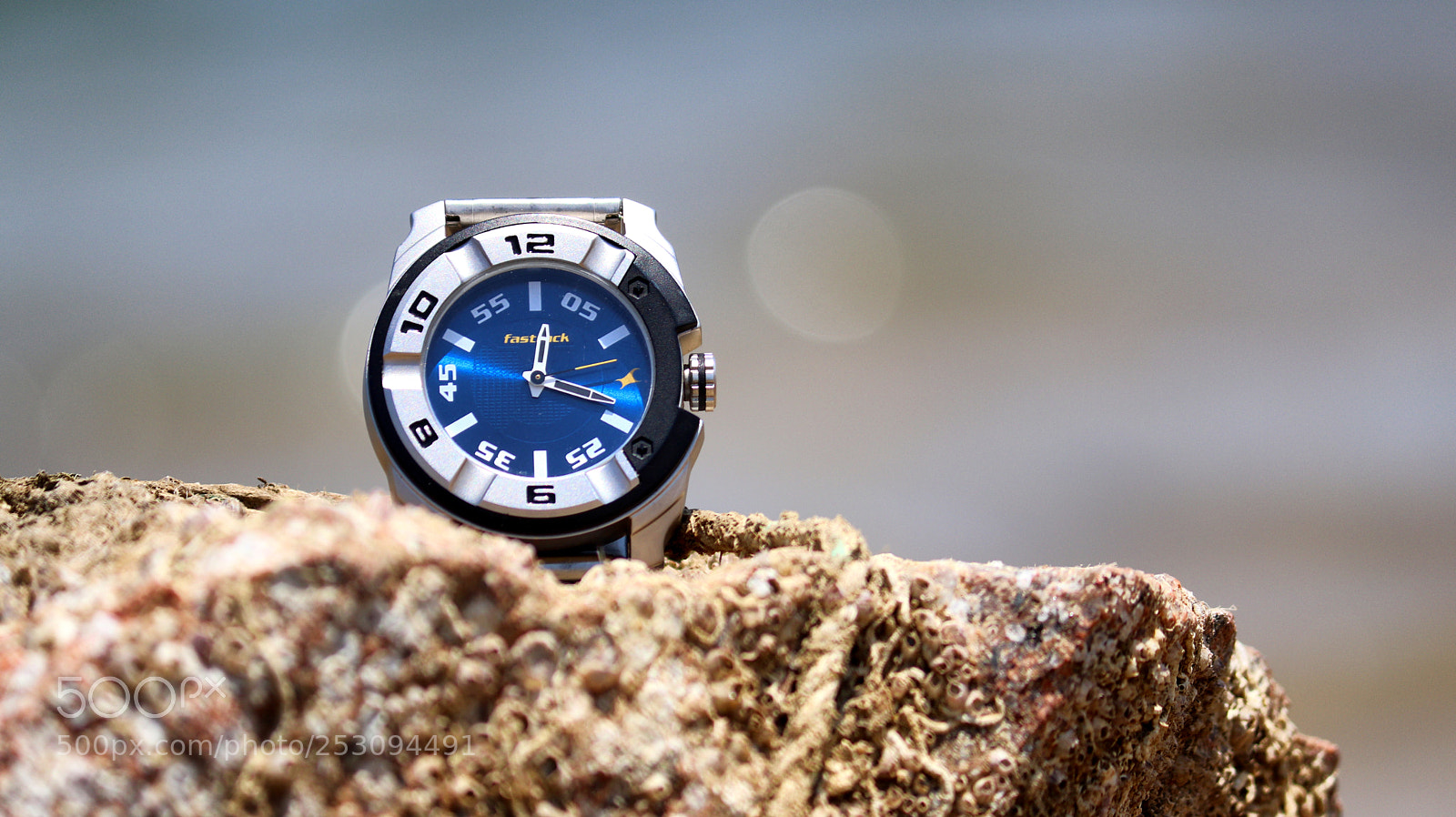 Canon EOS 200D (EOS Rebel SL2 / EOS Kiss X9) sample photo. A metal fastrack watch photography