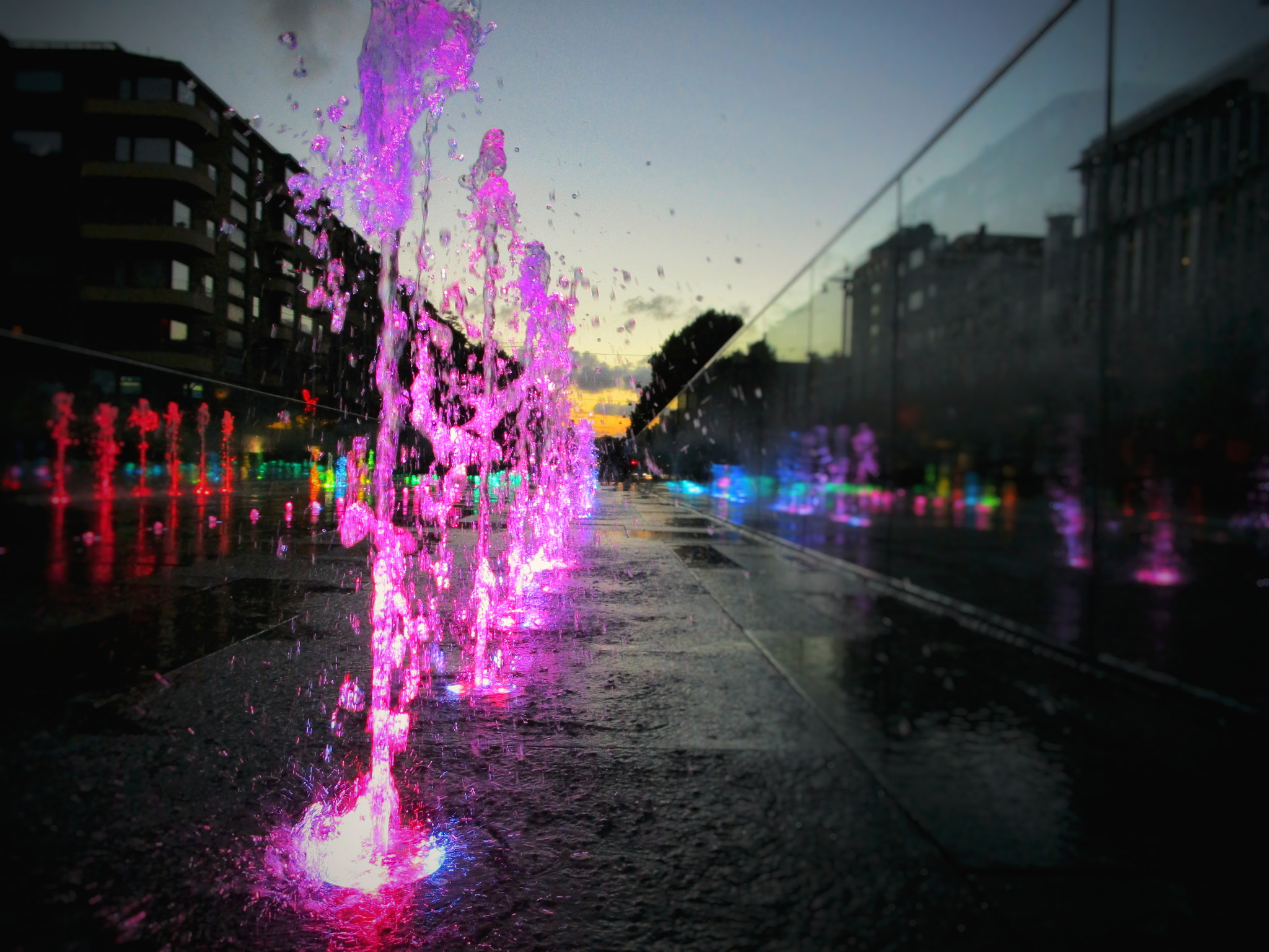Canon PowerShot ELPH 190 IS (IXUS 180 / IXY 190) sample photo. Water fountains photography