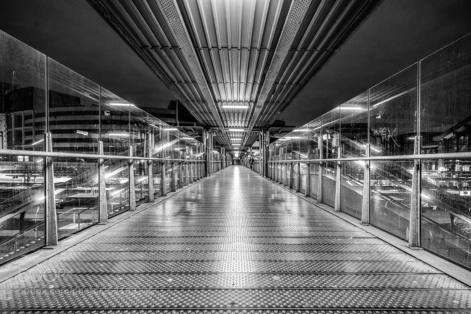 Fujifilm X-Pro2 sample photo. Perspective métallique photography