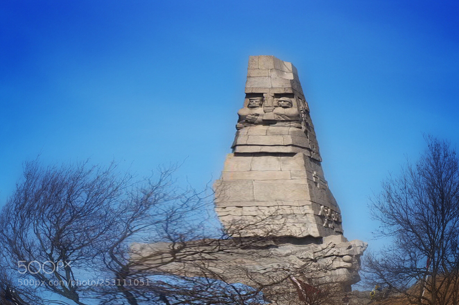 Olympus OM-D E-M10 II sample photo. Monument  photography