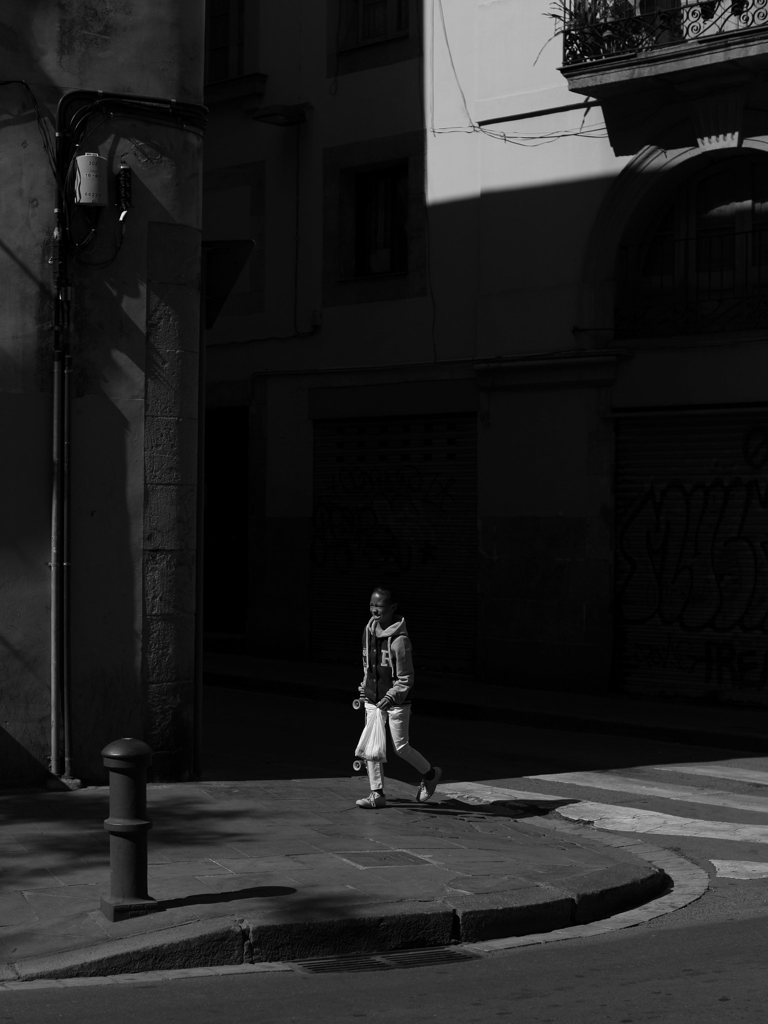 Canon EOS 6D + Canon EF 50mm F1.2L USM sample photo. Niño con skate photography