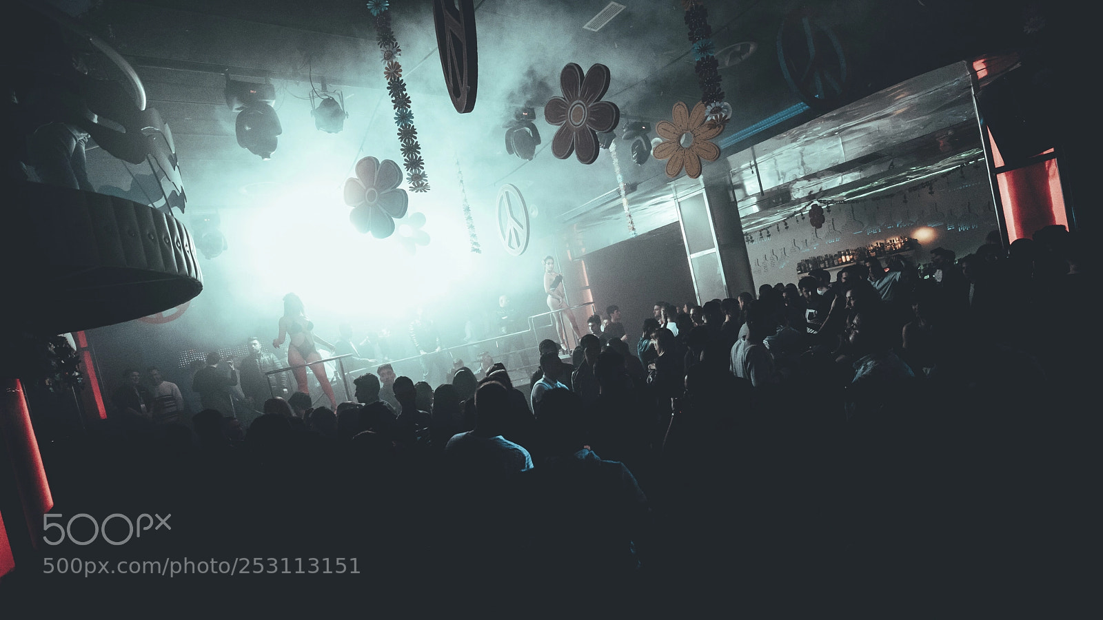 Canon EOS 5D Mark IV sample photo. Nightclub photography