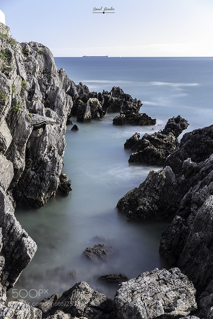 Canon EOS 6D Mark II sample photo. The sea, the rocks photography