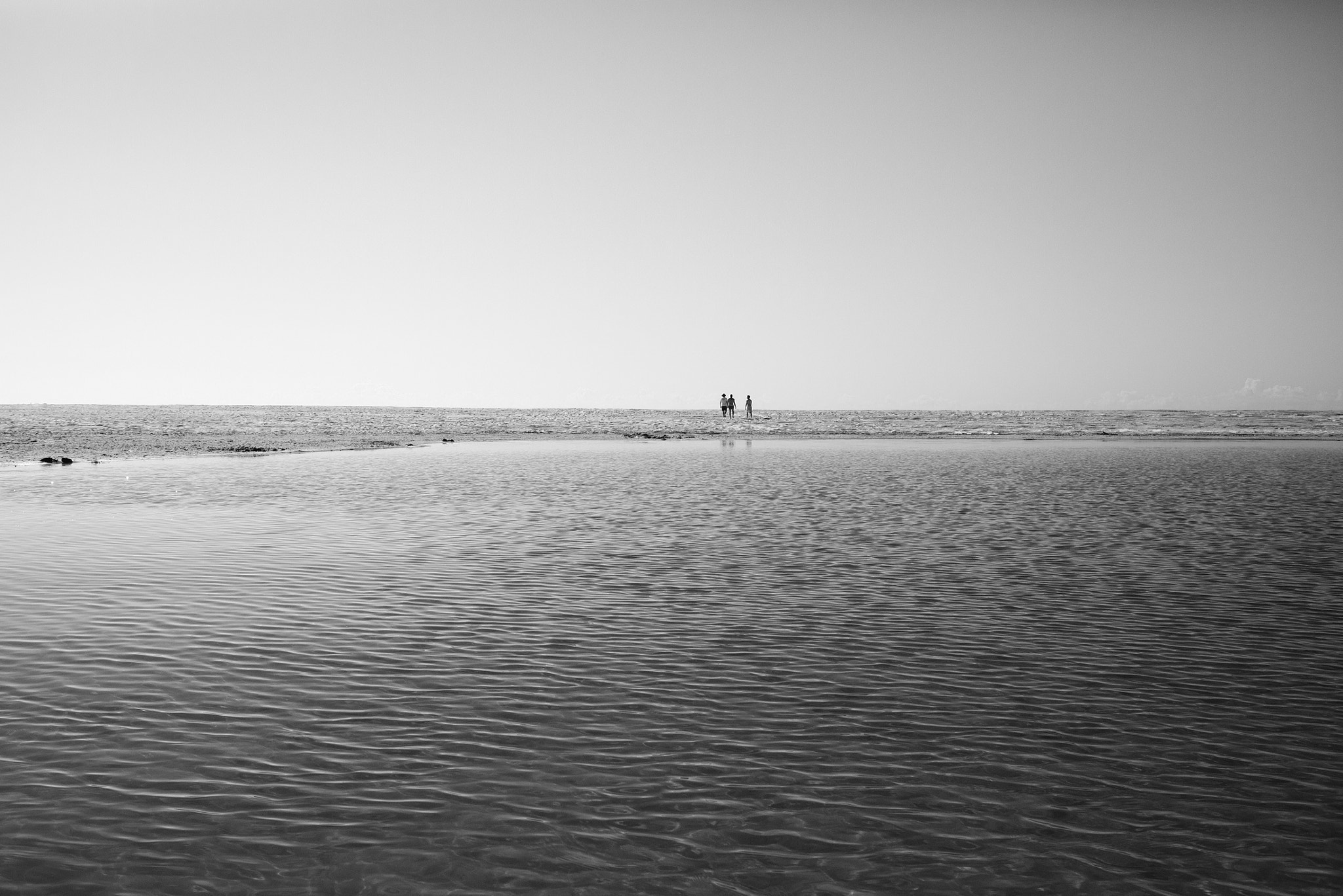 Canon EF 16-35mm F4L IS USM sample photo. Walking across the dune photography