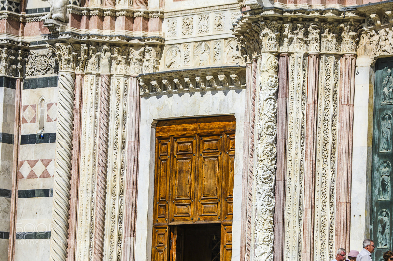 Canon EOS 5D Mark IV sample photo. Wooden doors sienna duomo photography