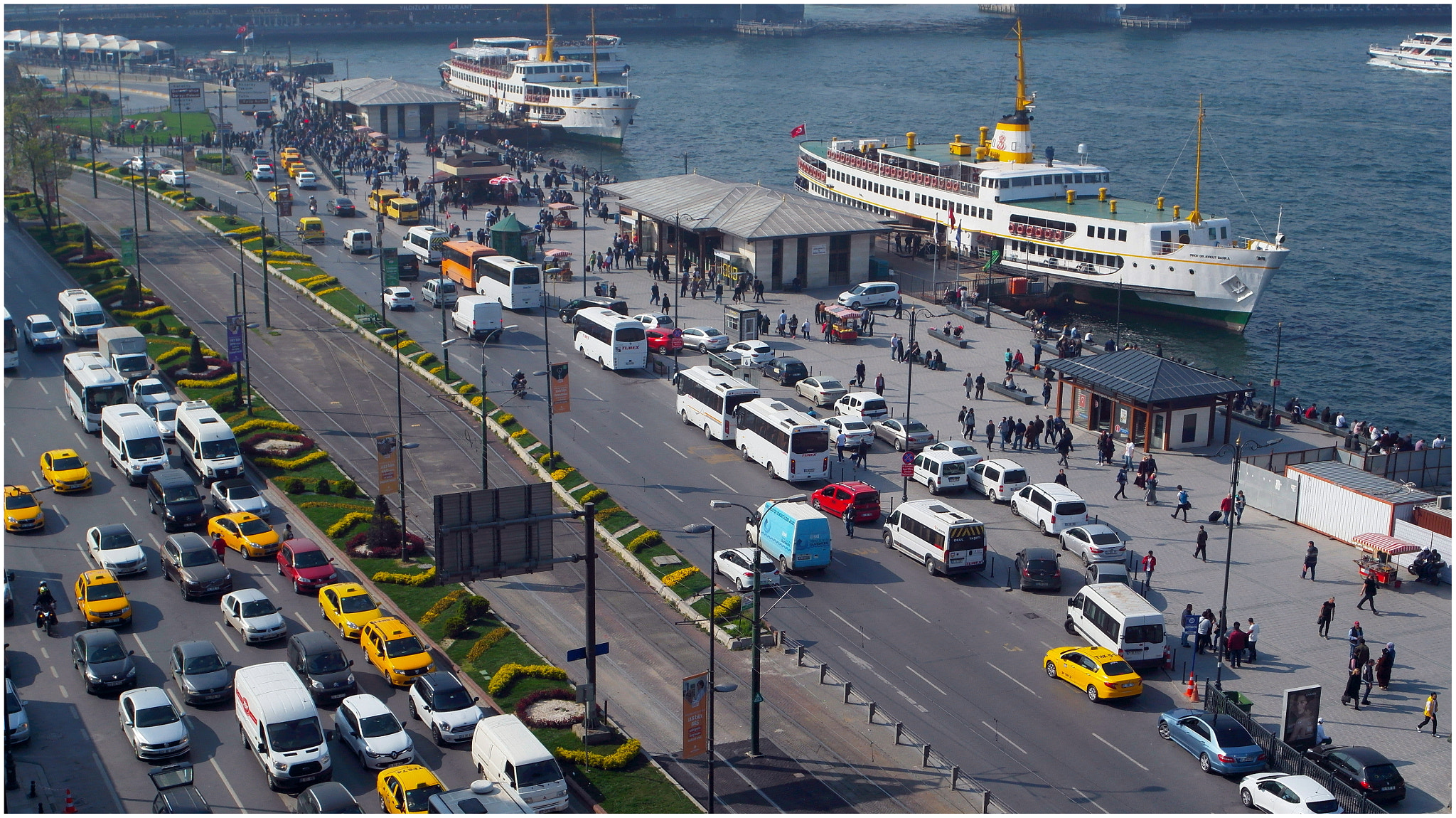 Samsung NX20 sample photo. Eminönü/galata photography