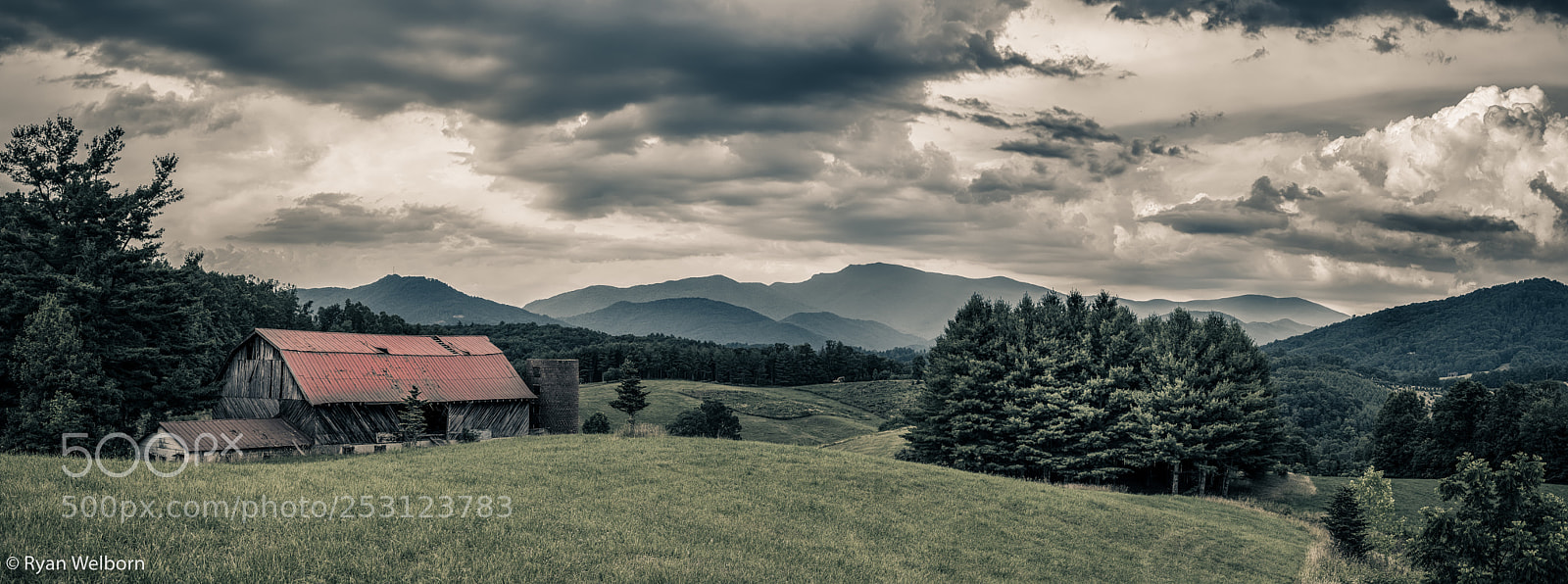 Nikon D7200 sample photo. Sleepy old barn (panorama) photography