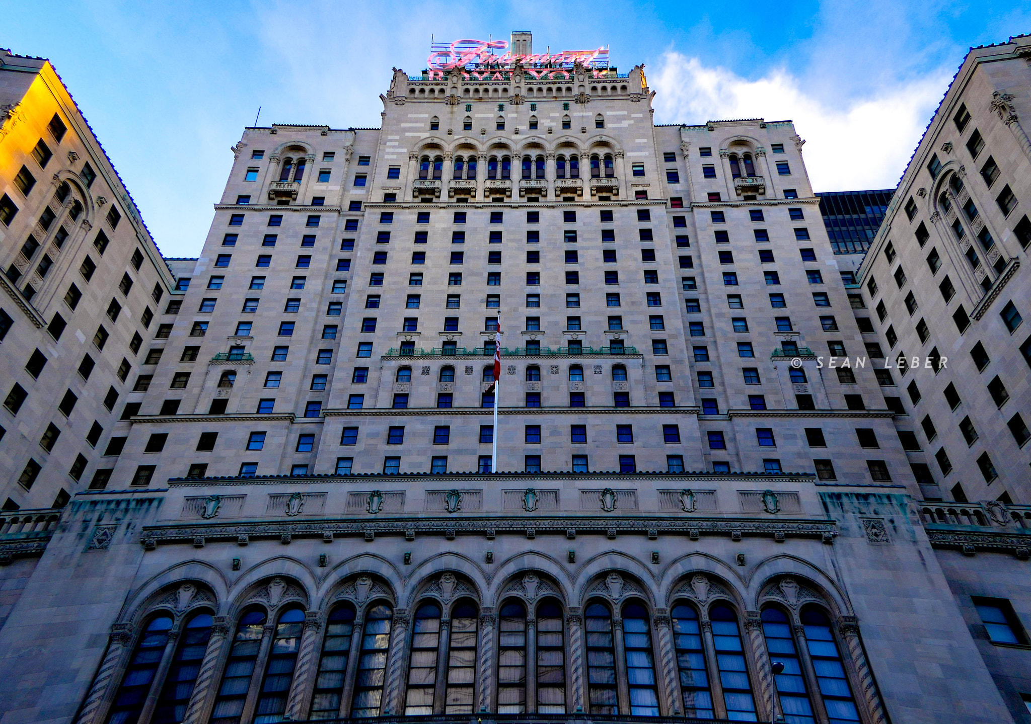 Panasonic Lumix DMC-FZ2500 (Lumix DMC-FZ2000) sample photo. Royal york hotel photography