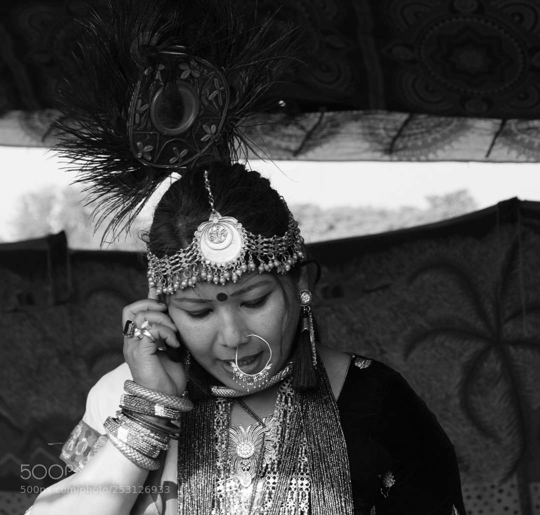 Canon EOS 1300D (EOS Rebel T6 / EOS Kiss X80) sample photo. A girl in tharu photography