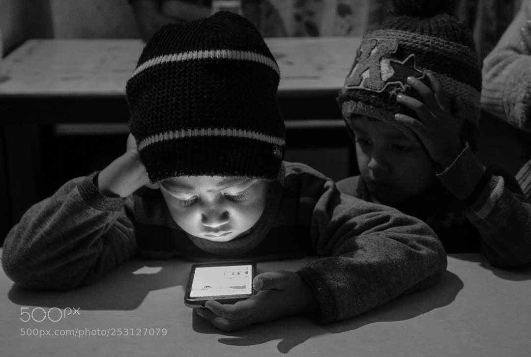 Canon EOS 1300D (EOS Rebel T6 / EOS Kiss X80) sample photo. Two kids engaged in photography