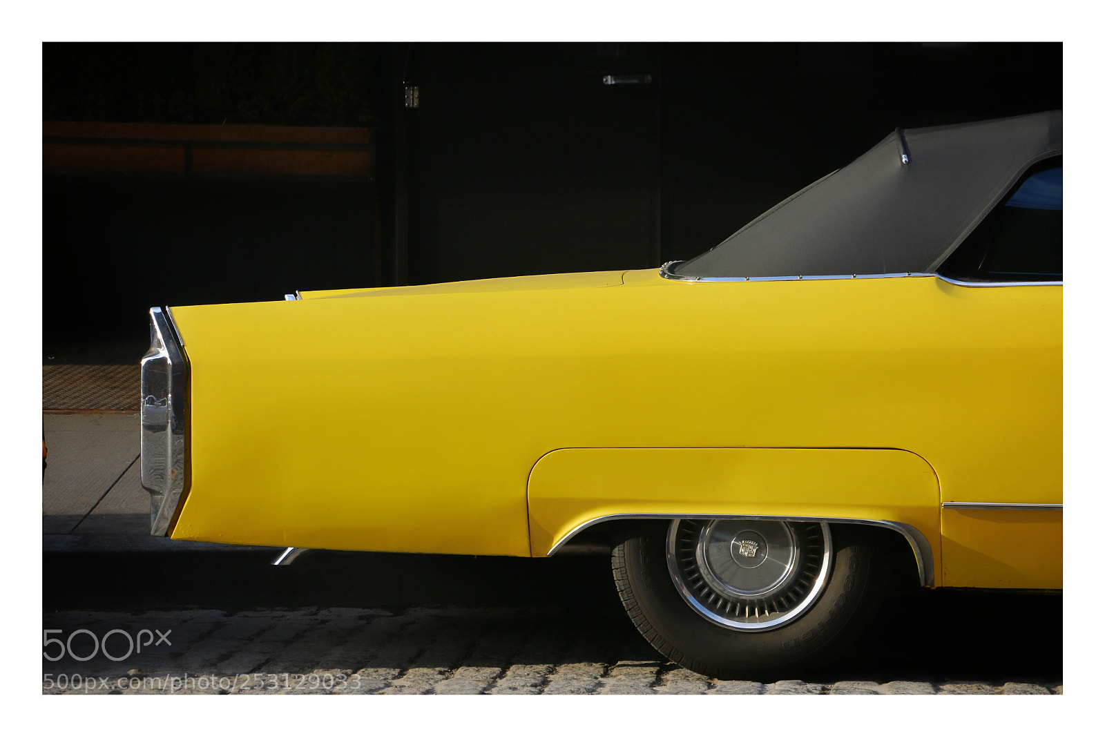 Canon EOS 70D sample photo. A yellow vintage car photography