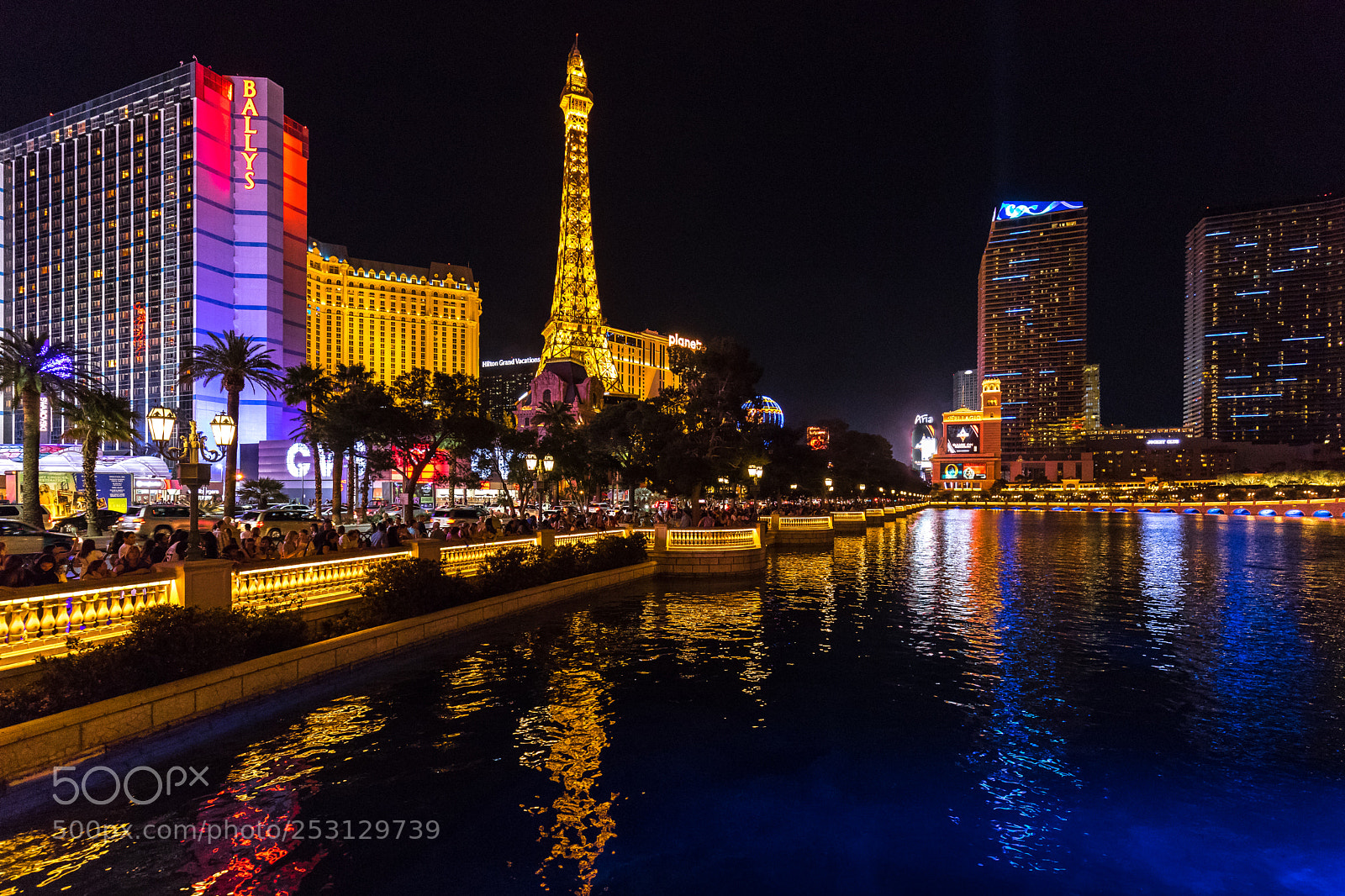 Canon EOS 6D Mark II sample photo. Las vegas at night photography