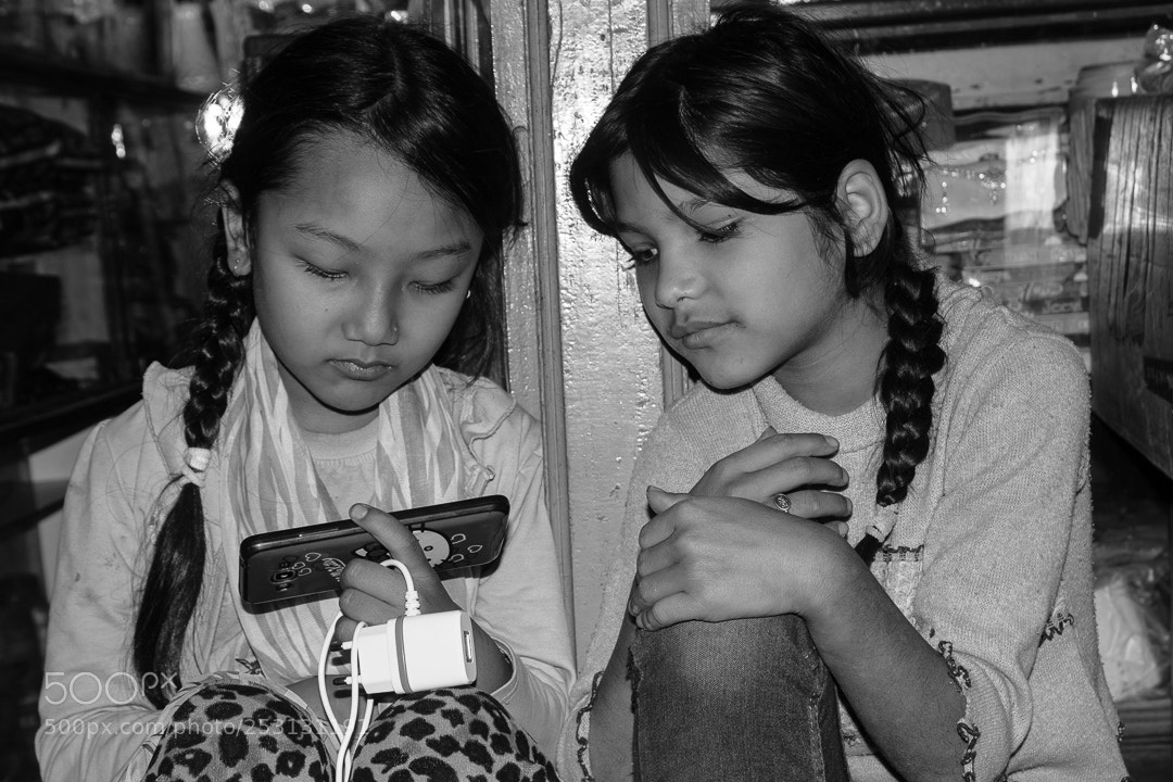 Canon EOS 1300D (EOS Rebel T6 / EOS Kiss X80) sample photo. Two kids busy in photography