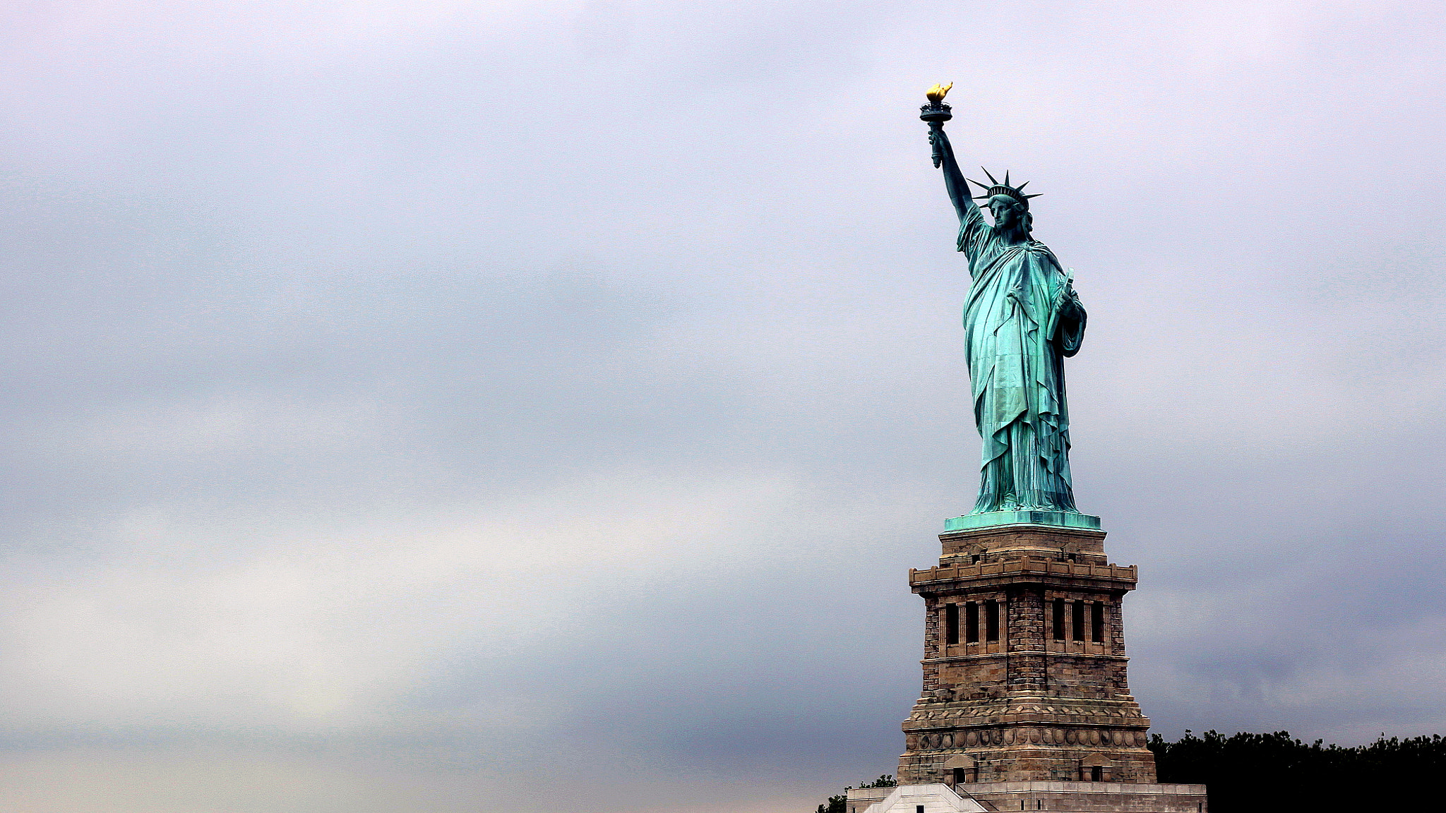 Canon EOS 50D + Canon EF 50mm F1.8 II sample photo. Statue of liberty photography