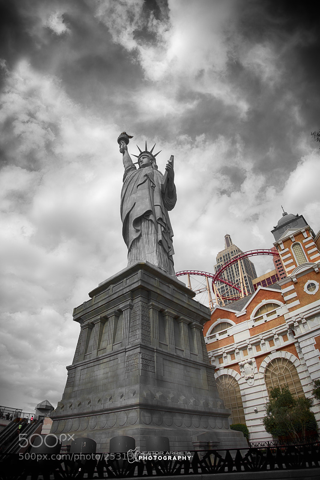 Canon EOS 5DS R sample photo. Liberty in vegasbw photography