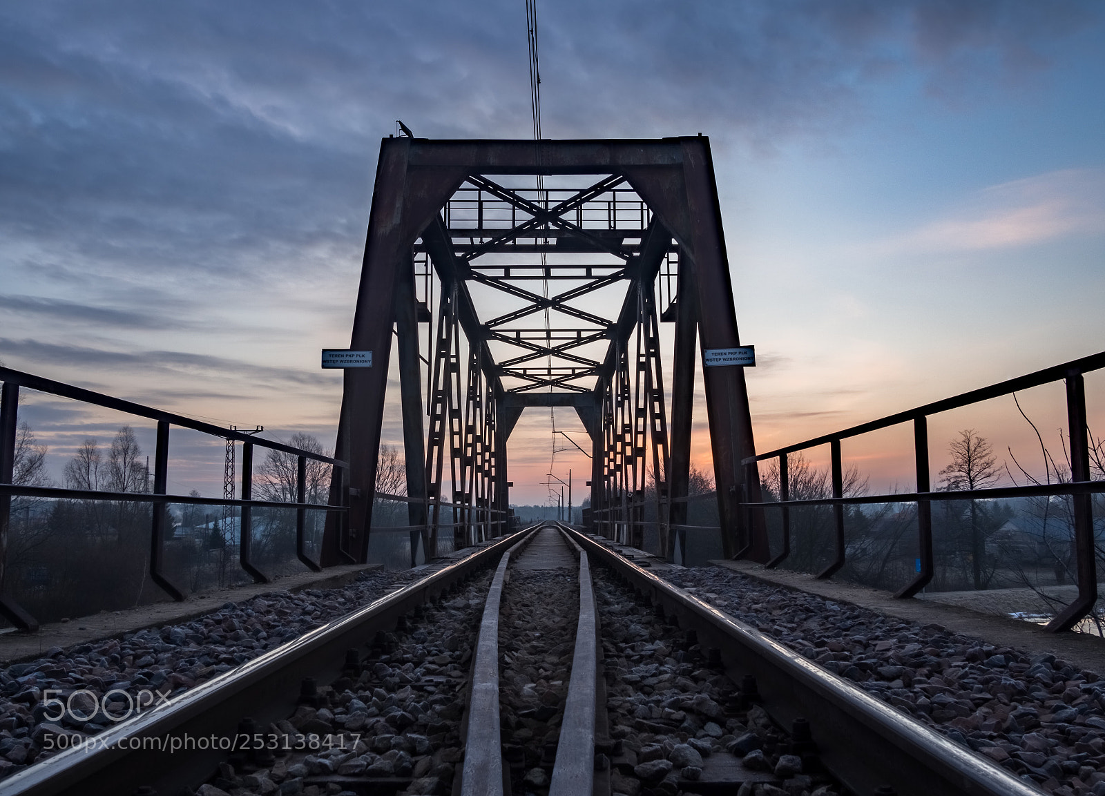 Olympus OM-D E-M10 II sample photo. Pod train bridge photography