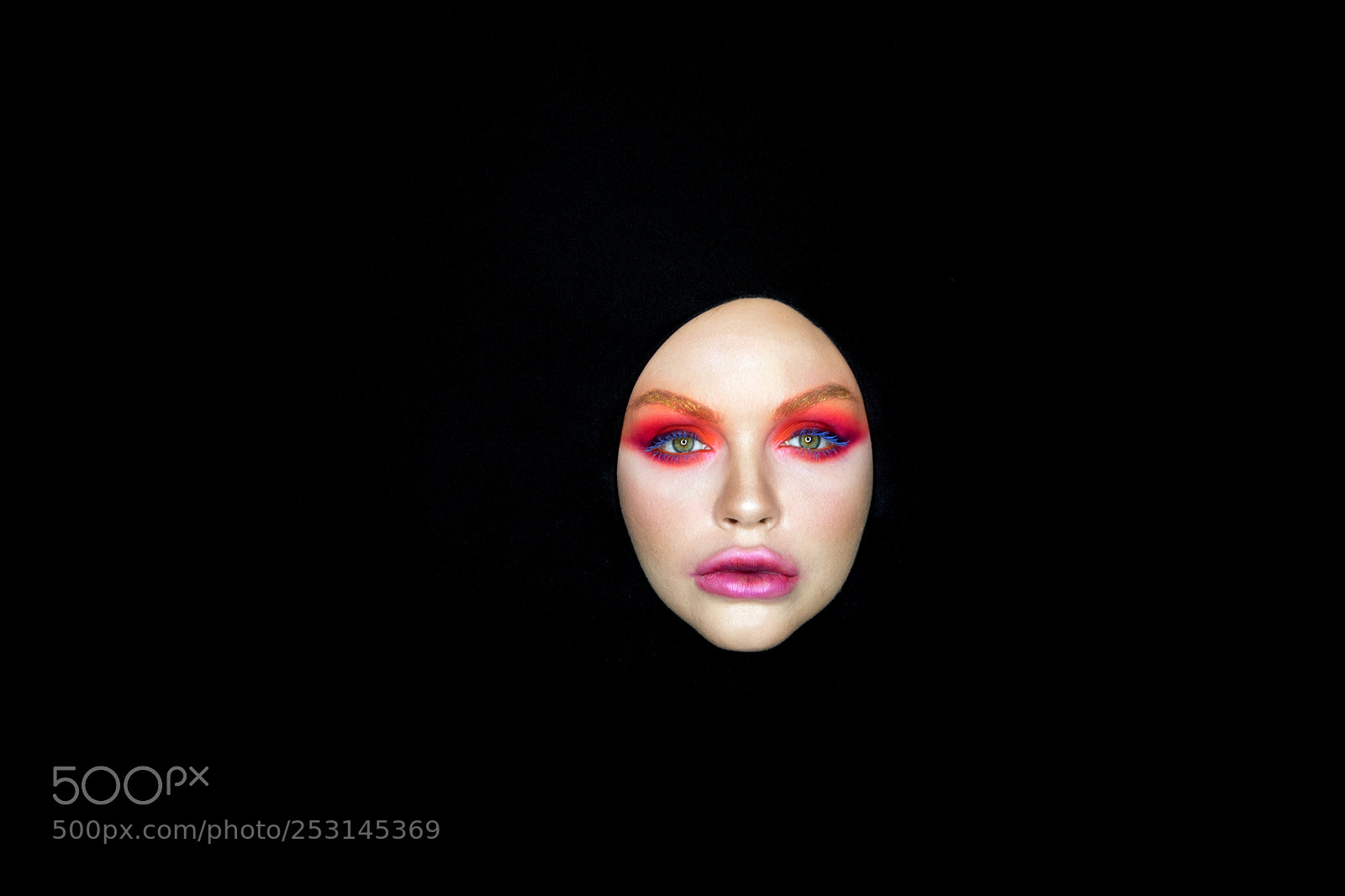 Canon EOS 5D Mark IV sample photo. Face of woman with photography