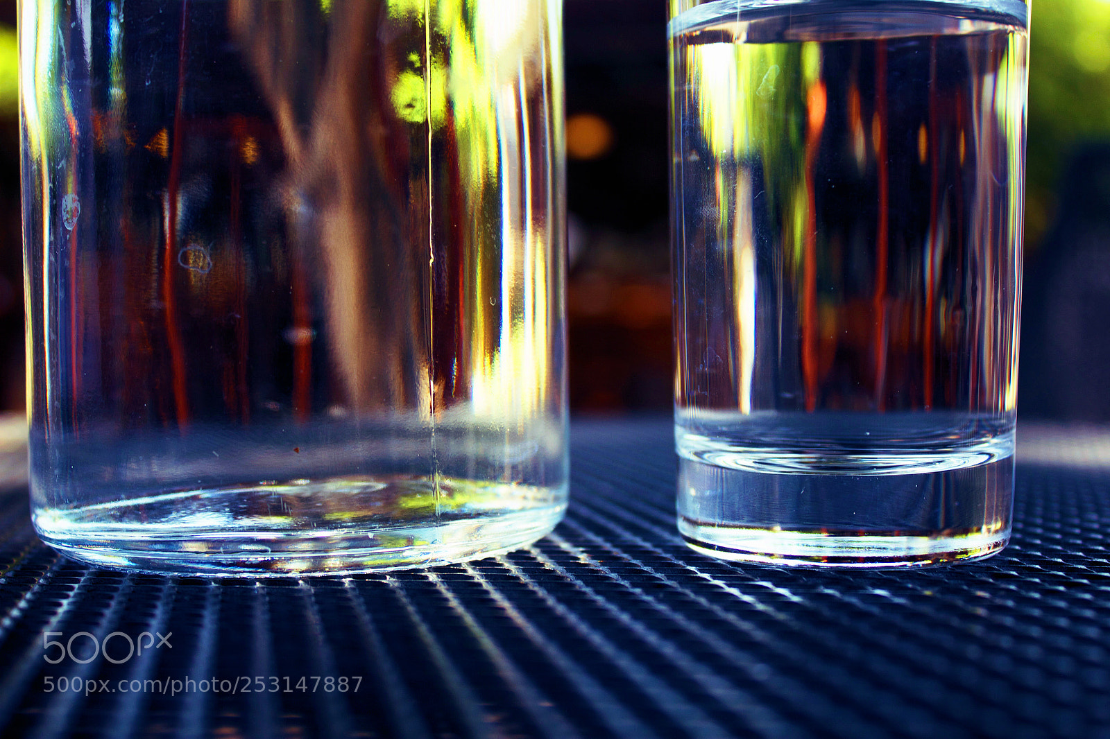 Canon EOS 550D (EOS Rebel T2i / EOS Kiss X4) sample photo. A glance through glasses photography