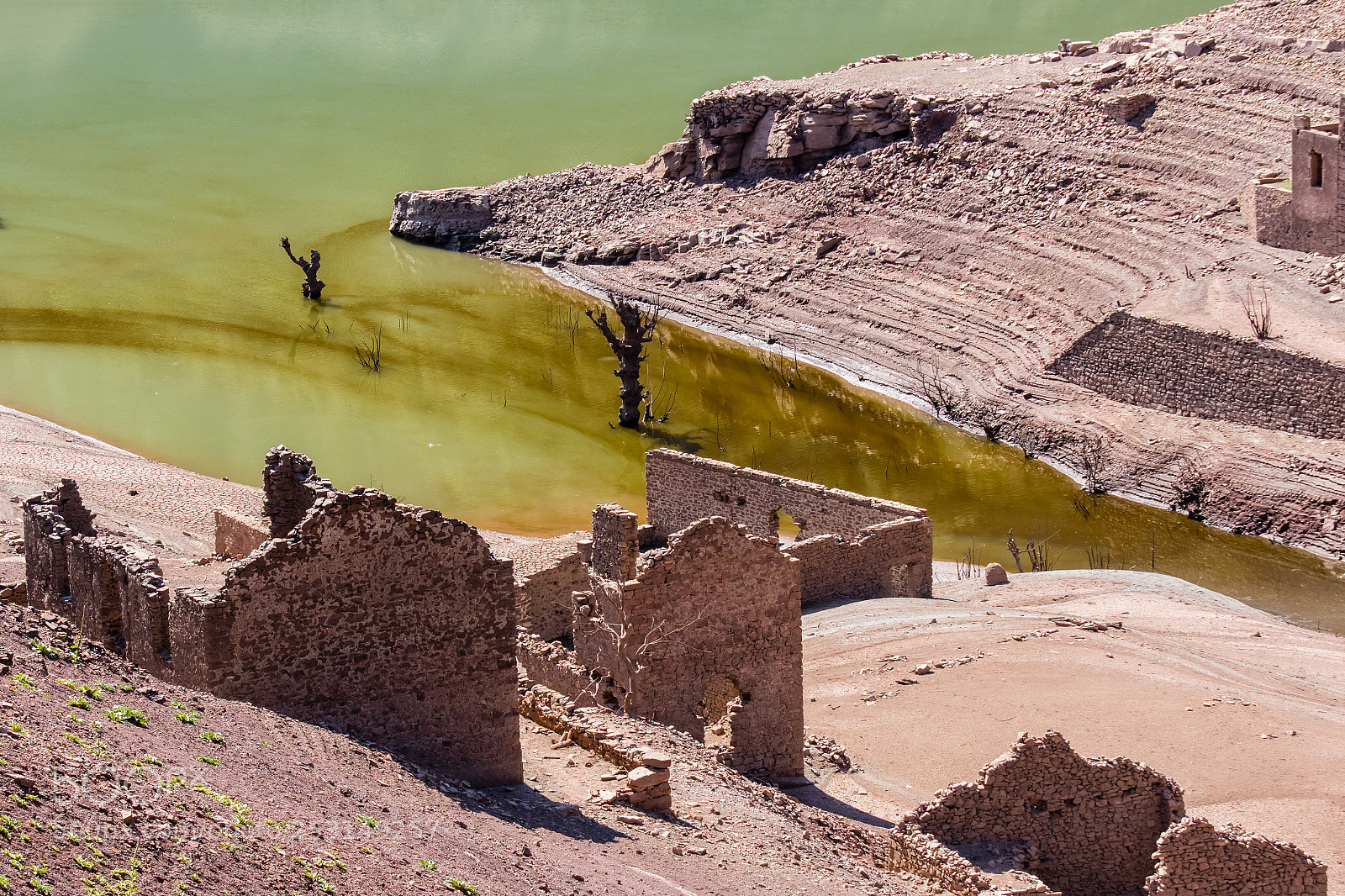 Canon EOS 60D sample photo. Engulfed village of mansilla photography