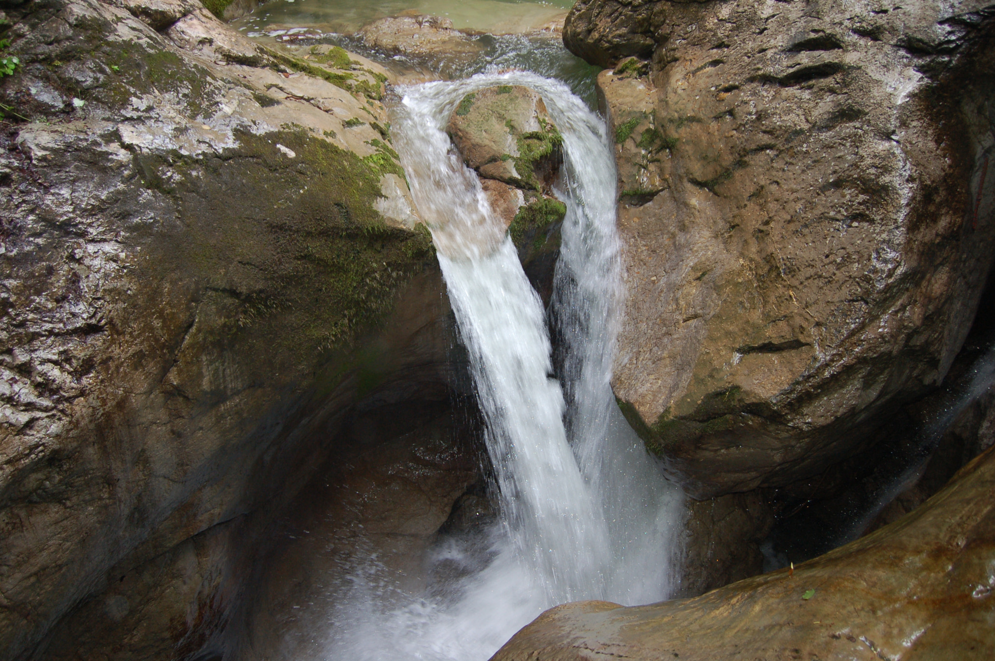 Nikon D50 sample photo. Water loop photography