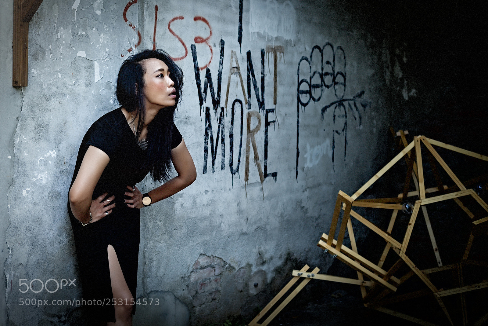 Canon EOS 5D Mark II sample photo. Art installation portrait photography
