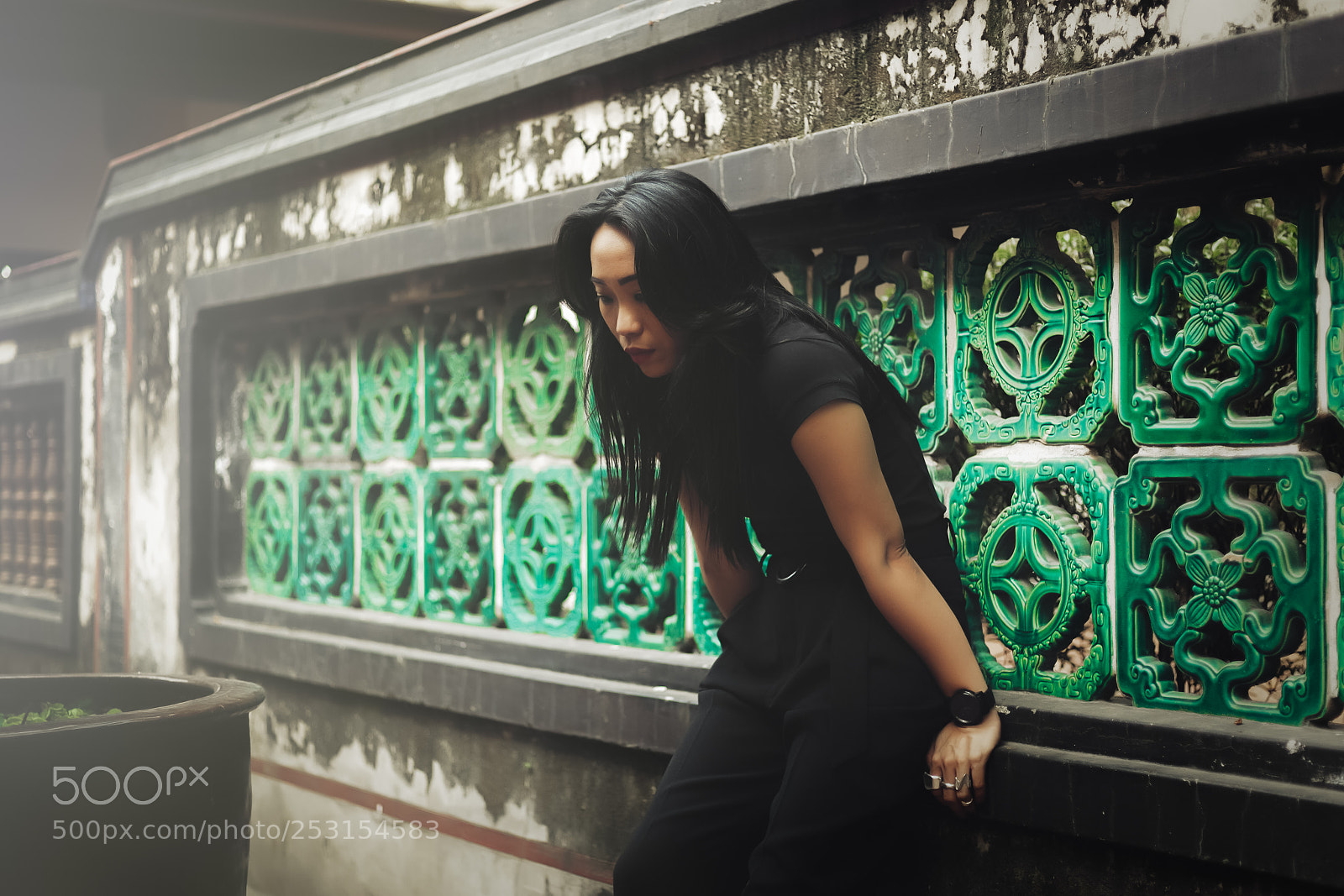 Canon EOS 5D Mark II sample photo. Green carved wall photography