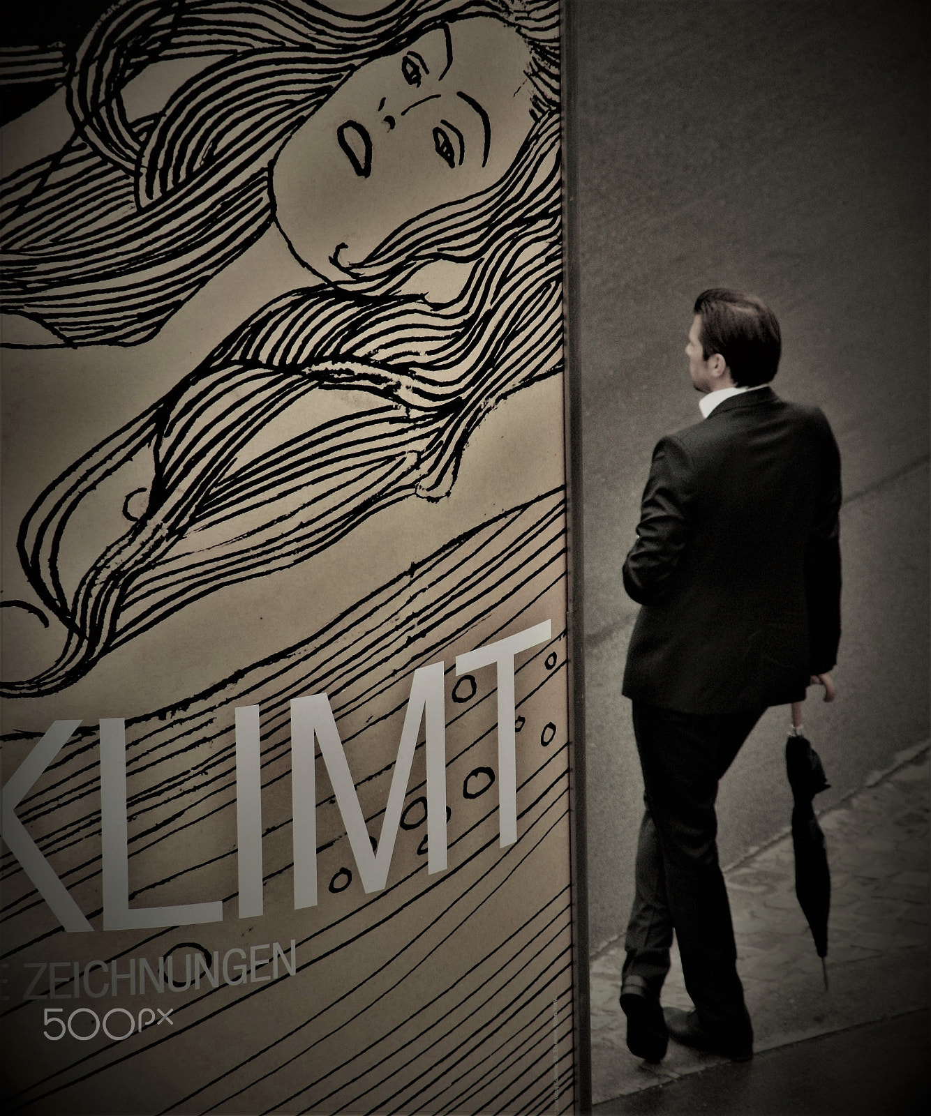 Sony Alpha DSLR-A380 sample photo. Klimt and umbrella wien photography