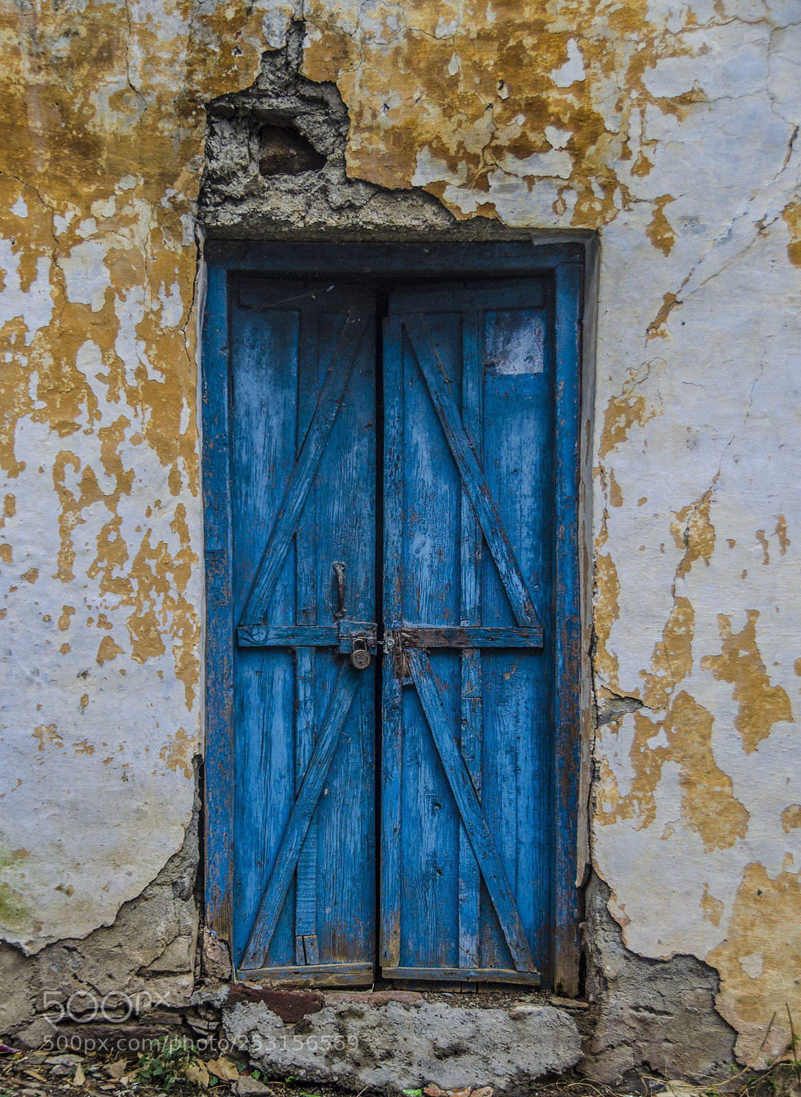 Nikon D5100 sample photo. A rickety doorway photography