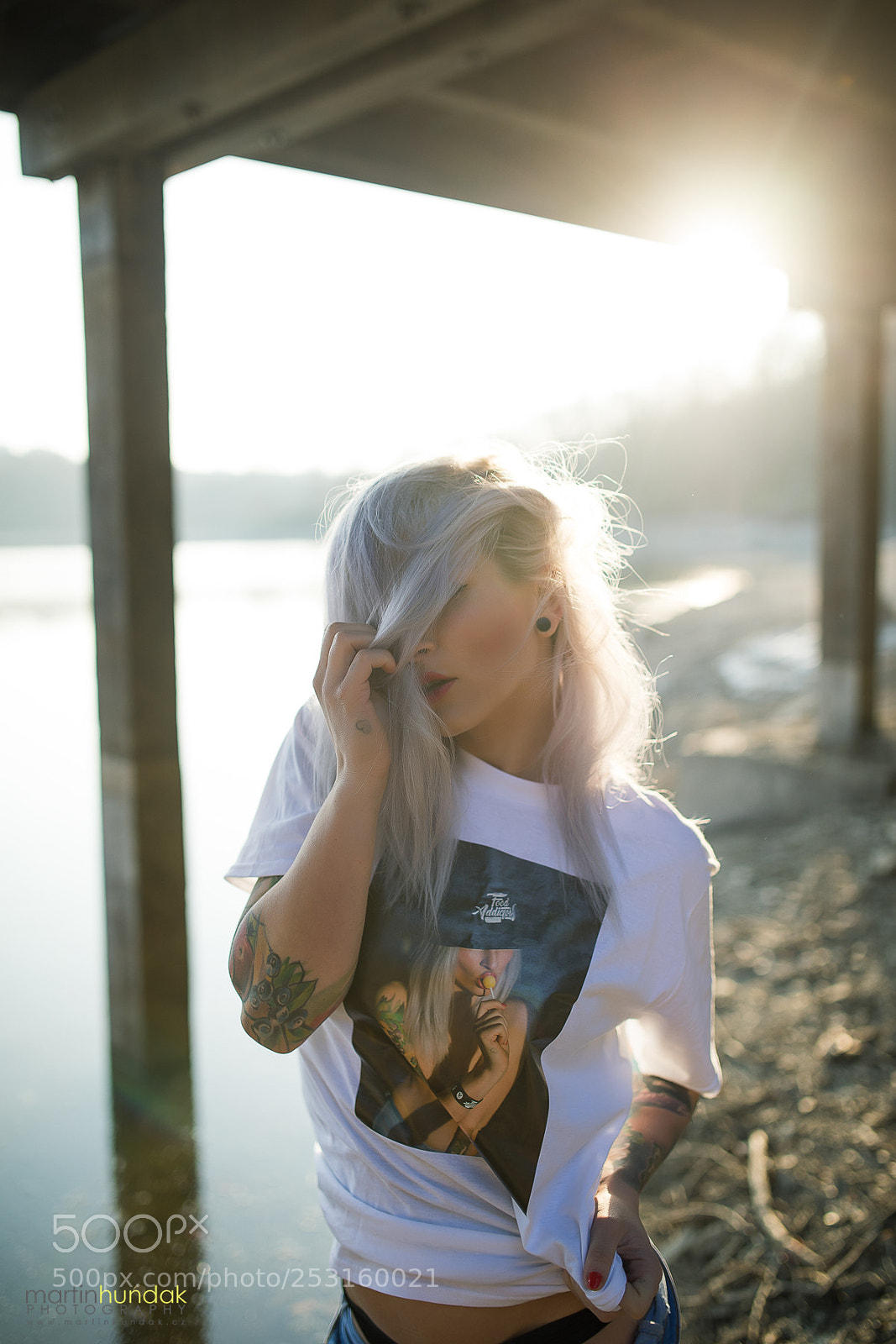 Canon EOS 5D Mark IV sample photo. Susanna t-shirt photography