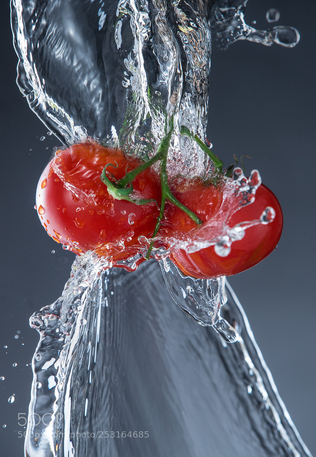 Canon EOS-1D X Mark II sample photo. Water and tomatoes photography