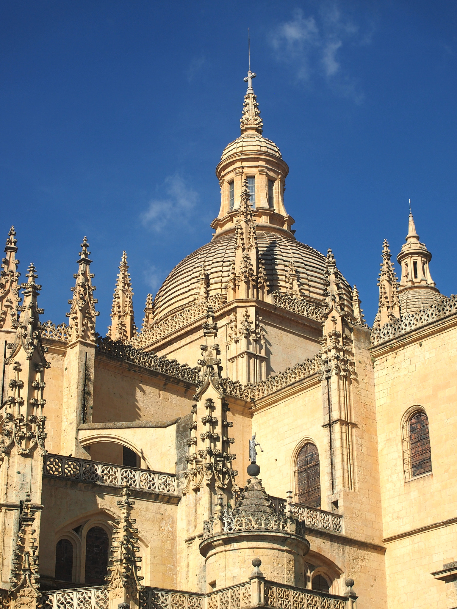 Olympus PEN E-PM1 sample photo. La catedral photography