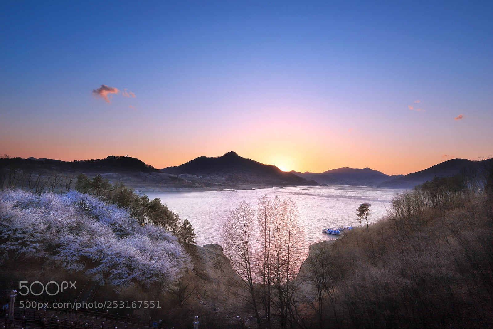 Canon EOS 6D Mark II sample photo. Lake side photography